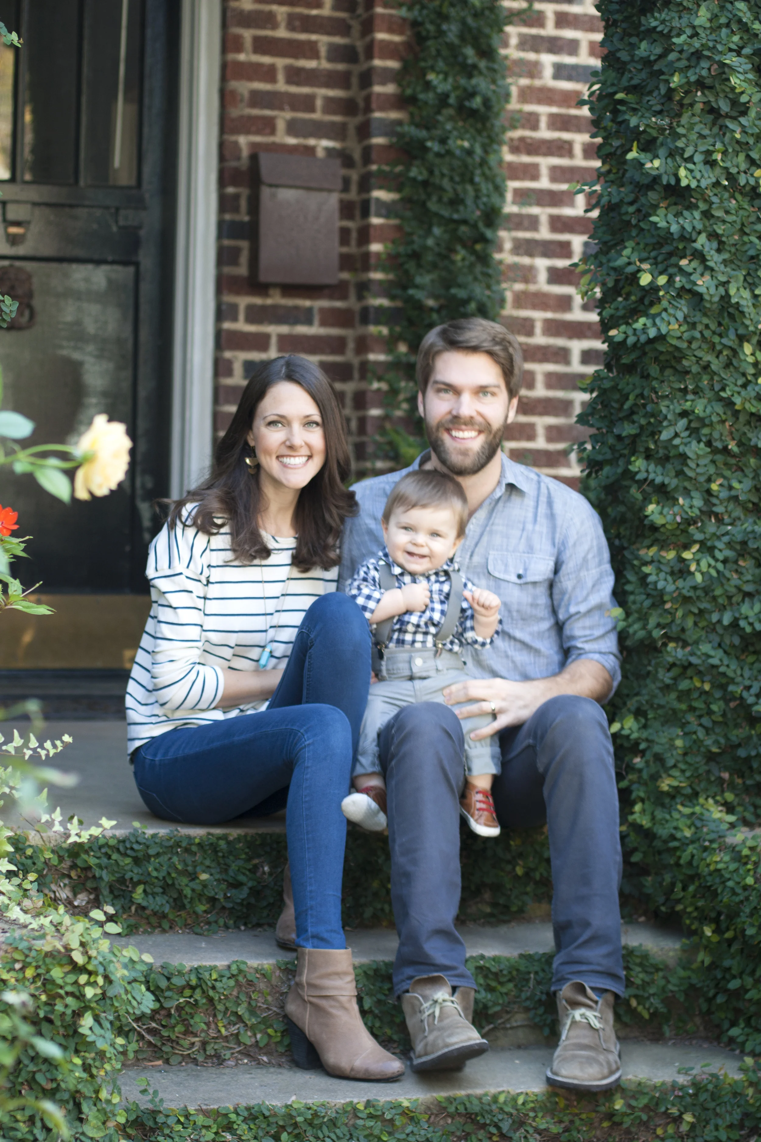 Lind_family_front_house.jpg