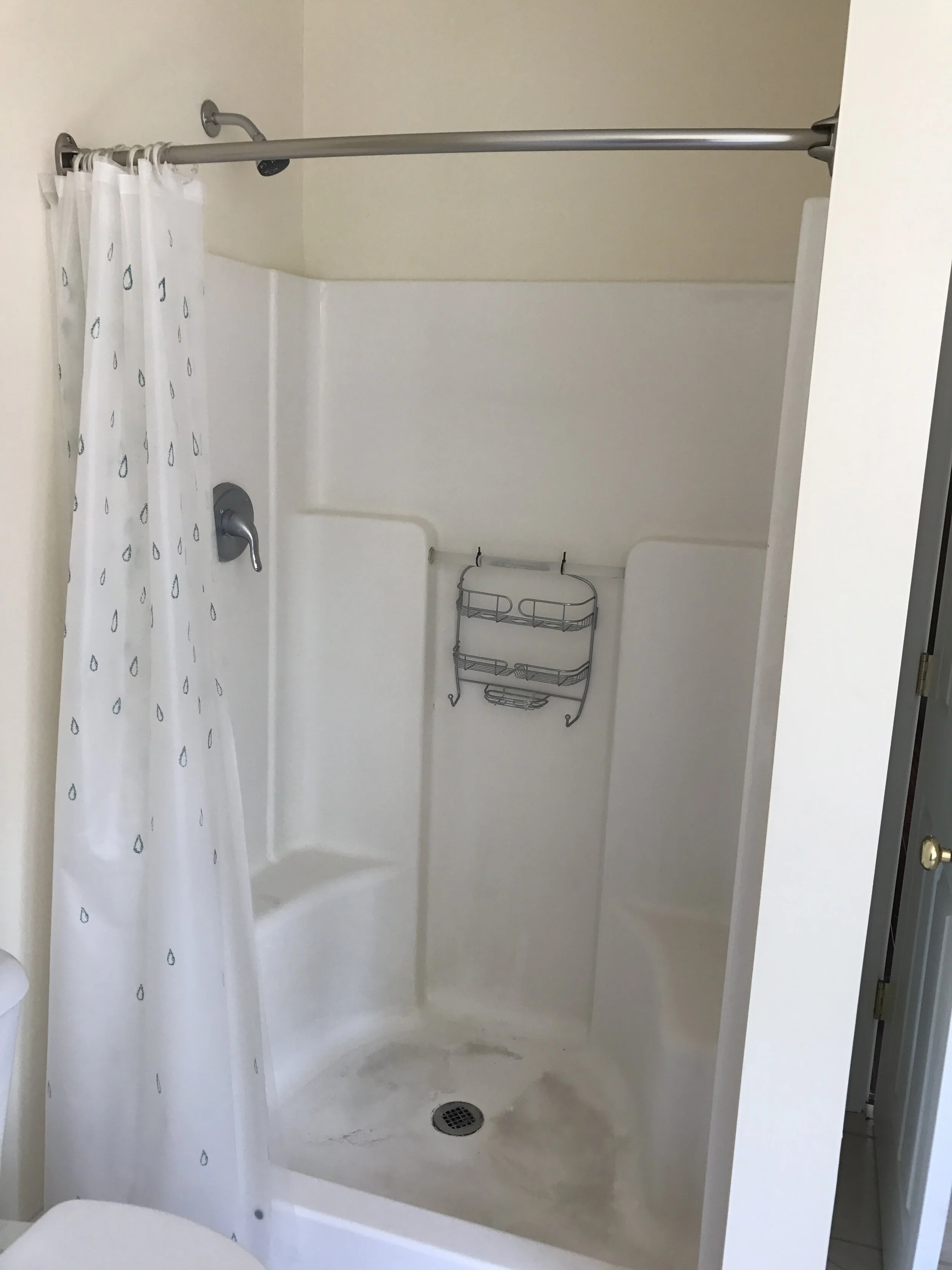 Master Bath BEFORE IMG_0451.JPG