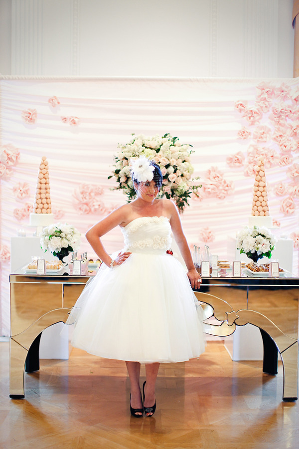 Photo by: Jasmine Star | Venue: Richard Nixon Library | Backdrop provided by: Glow Concepts Fine Linen 