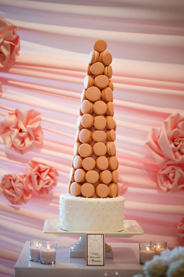 Photo by: Jasmine Star | Venue: Richard Nixon Library | Backdrop provided by: Glow Concepts Fine Linen 