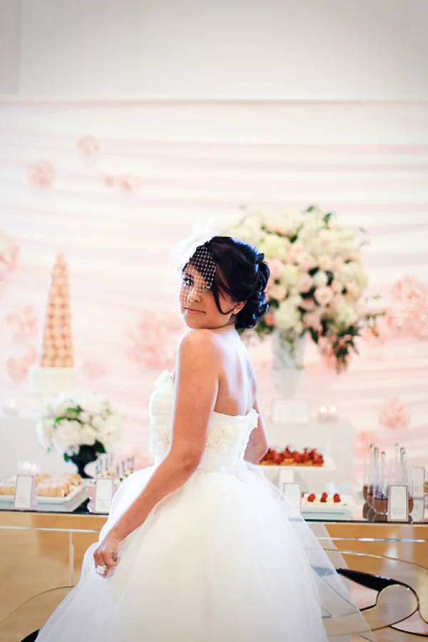 Photo by: Jasmine Star | Venue: Richard Nixon Library | Backdrop provided by: Glow Concepts Fine Linen 