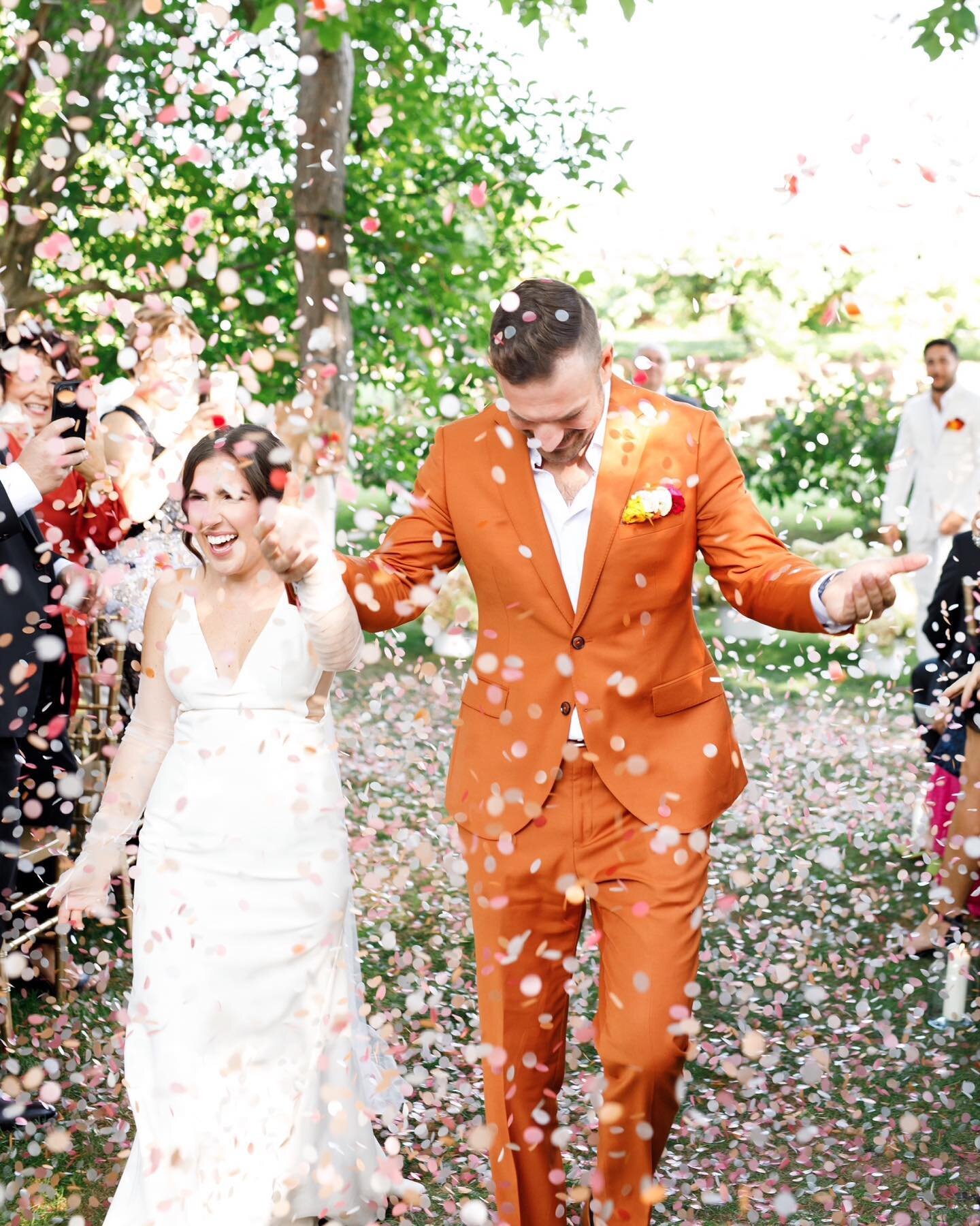 This was such a fun wedding to second shoot! Owyn and David were extremely sweet and their wedding was so colourful and vibrant. I wish more couples used confetti canons at their ceremonies, such a great moment. 

Second shot for @livishawphotography