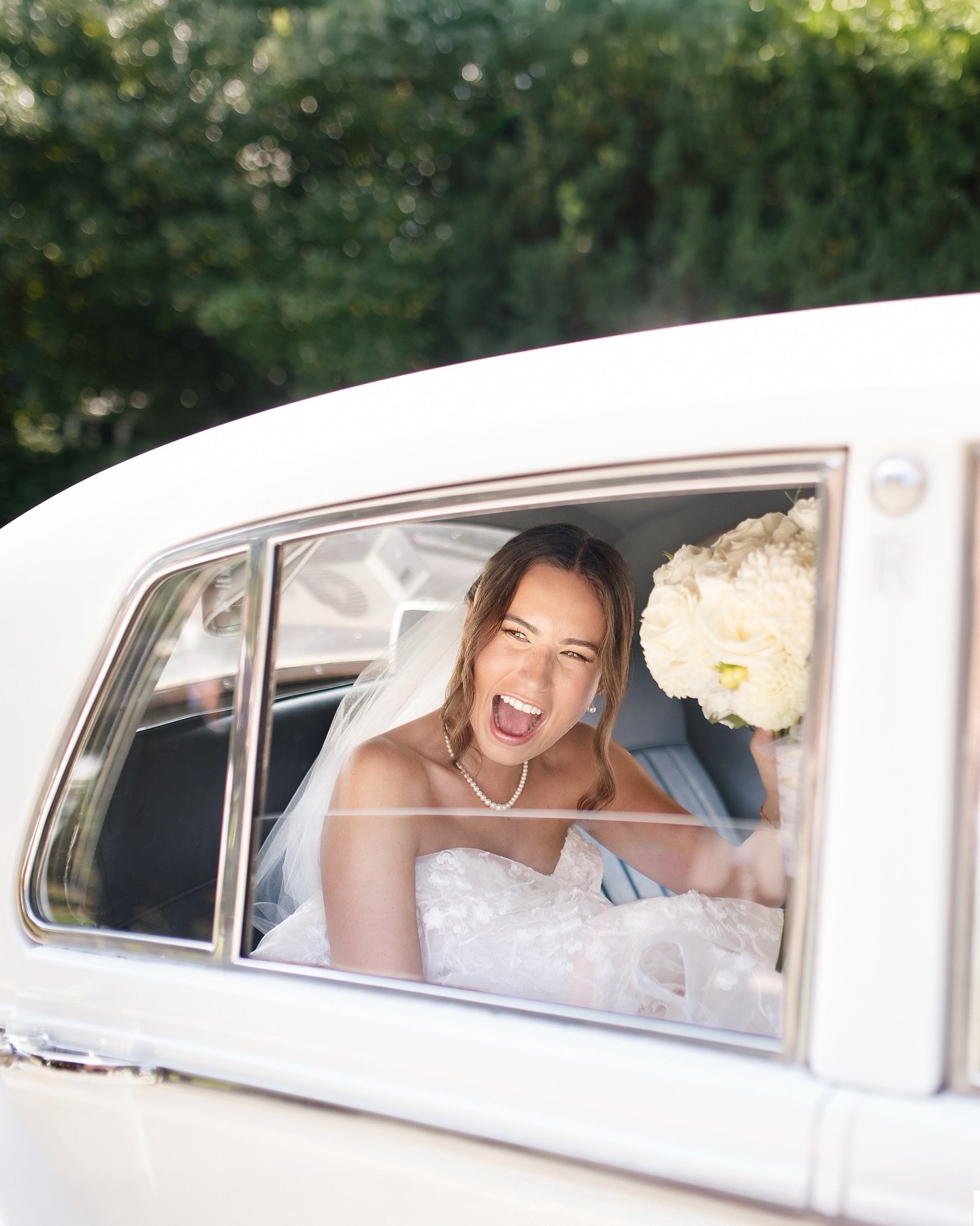 So excited to share images from Morgan and Andrew&rsquo;s Stunning Summer Wedding! 😍

&bull;
&bull;
&bull;

#oakvillewedding #oakvilleweddingphotographer #oakvilleclub #theoakvilleclub #oakvilleclubwedding #niagaraweddingphotographer #torontowedding