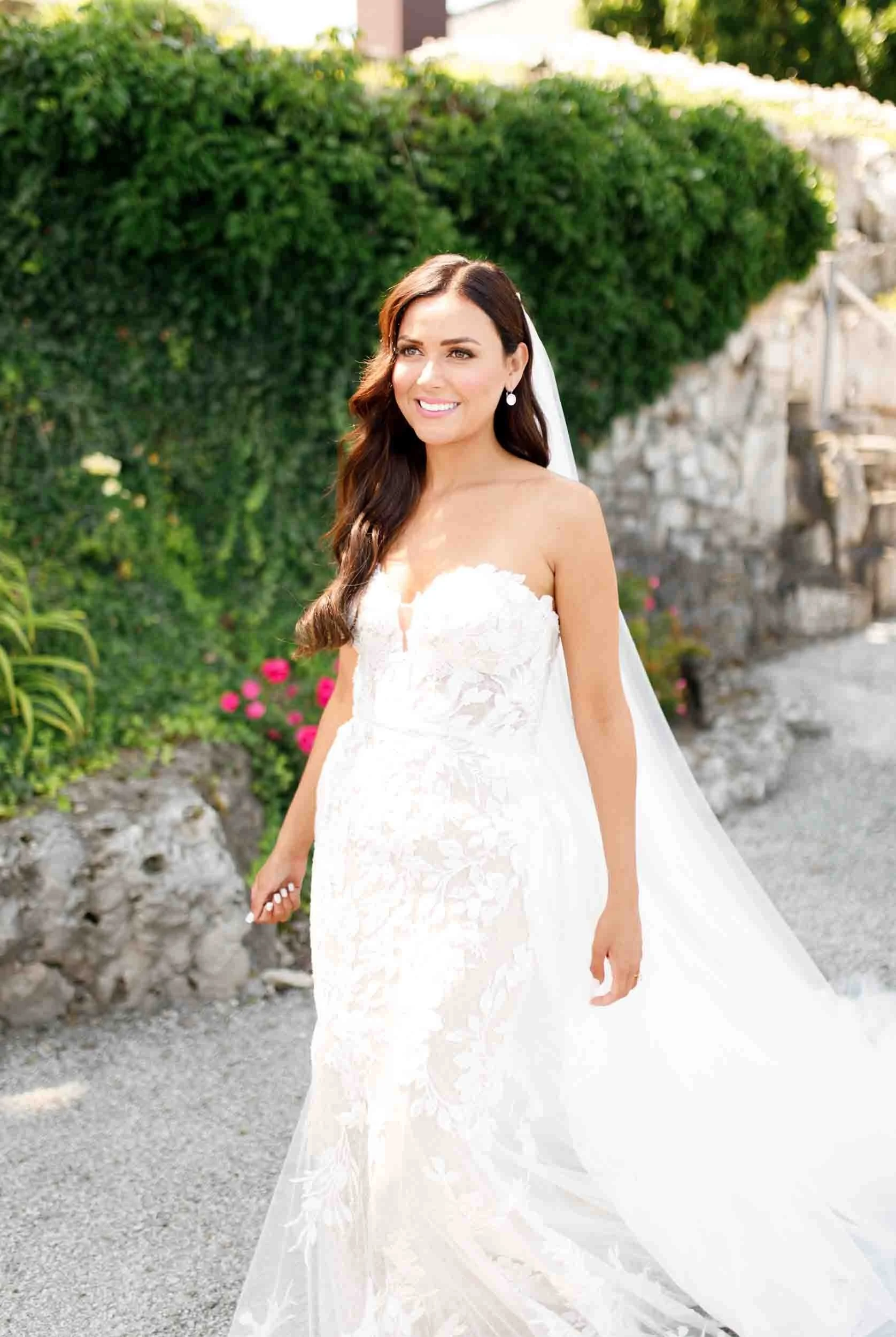 Bride walking in her wedding dress at a Niagara-on-the-Lake wedding in Ontario