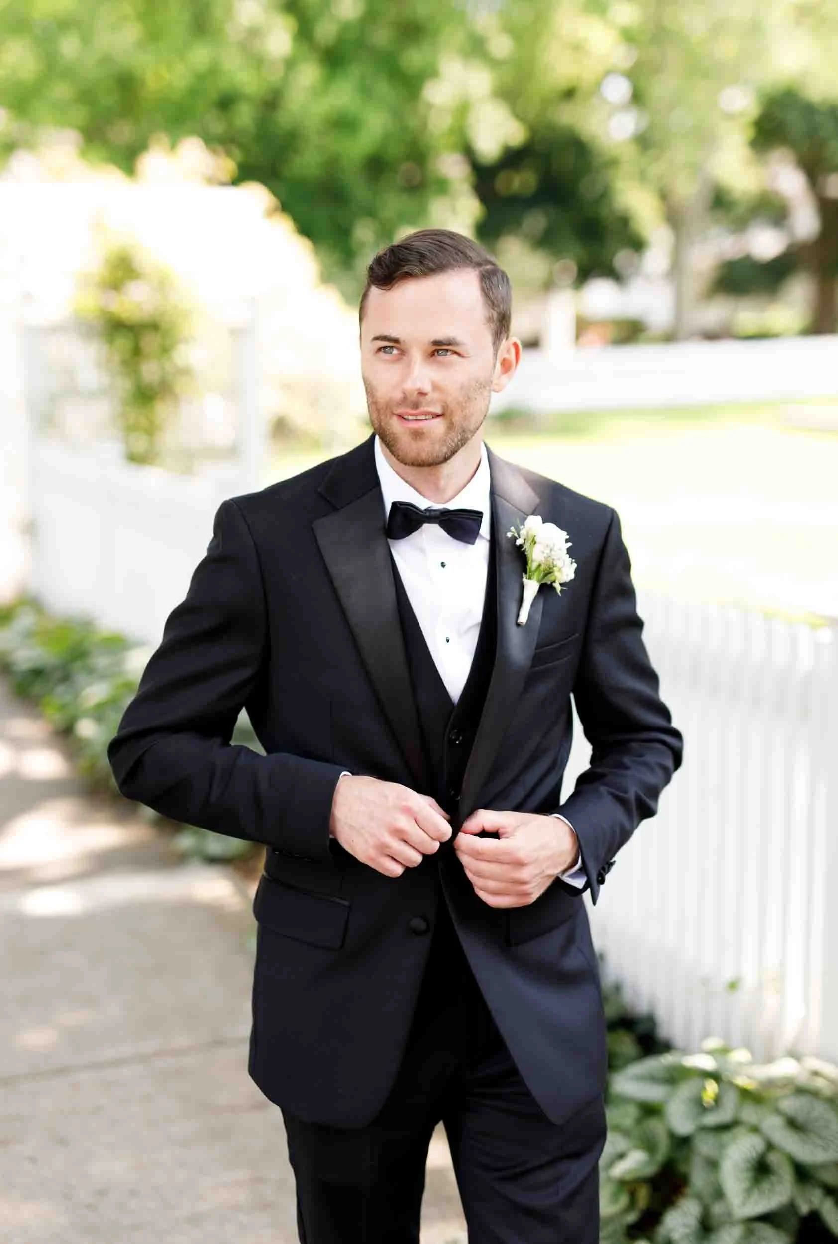 Groom in a black tuxedo at a Niagara-on-the-Lake wedding in Ontario