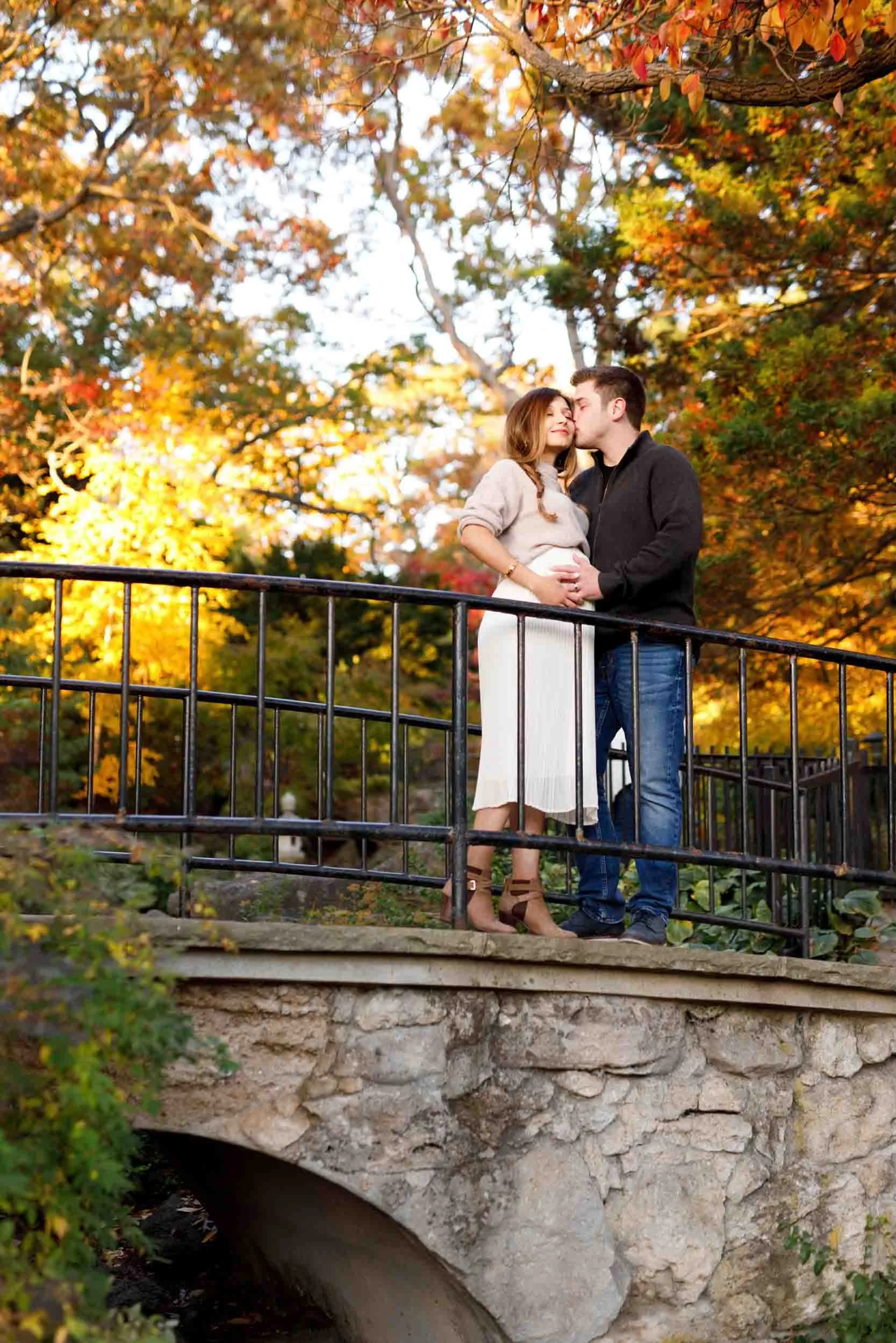 Fall maternity photoshoot surrounded by autumn colours in High Park, Toronto (Copy)