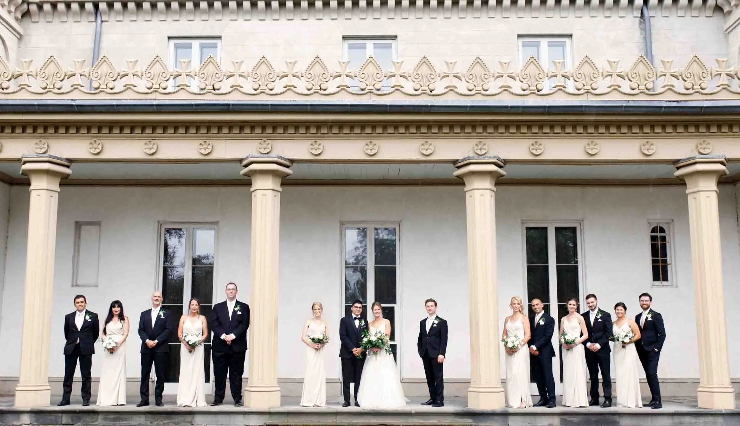 Wide wedding party portrait on Dundurn Castle portico