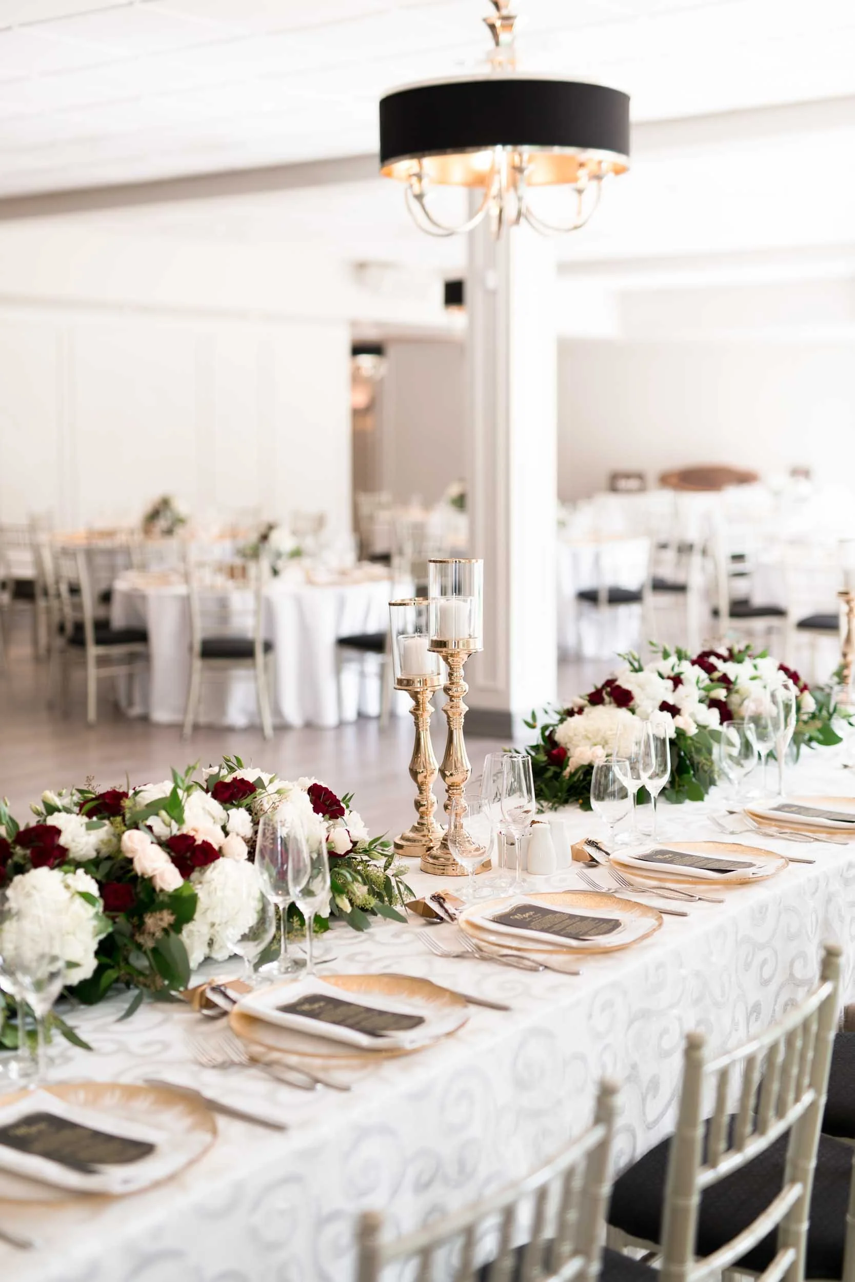 Long reception table with candlelight and floral runner at The Doctor’s House in Kleinburg, Ontario