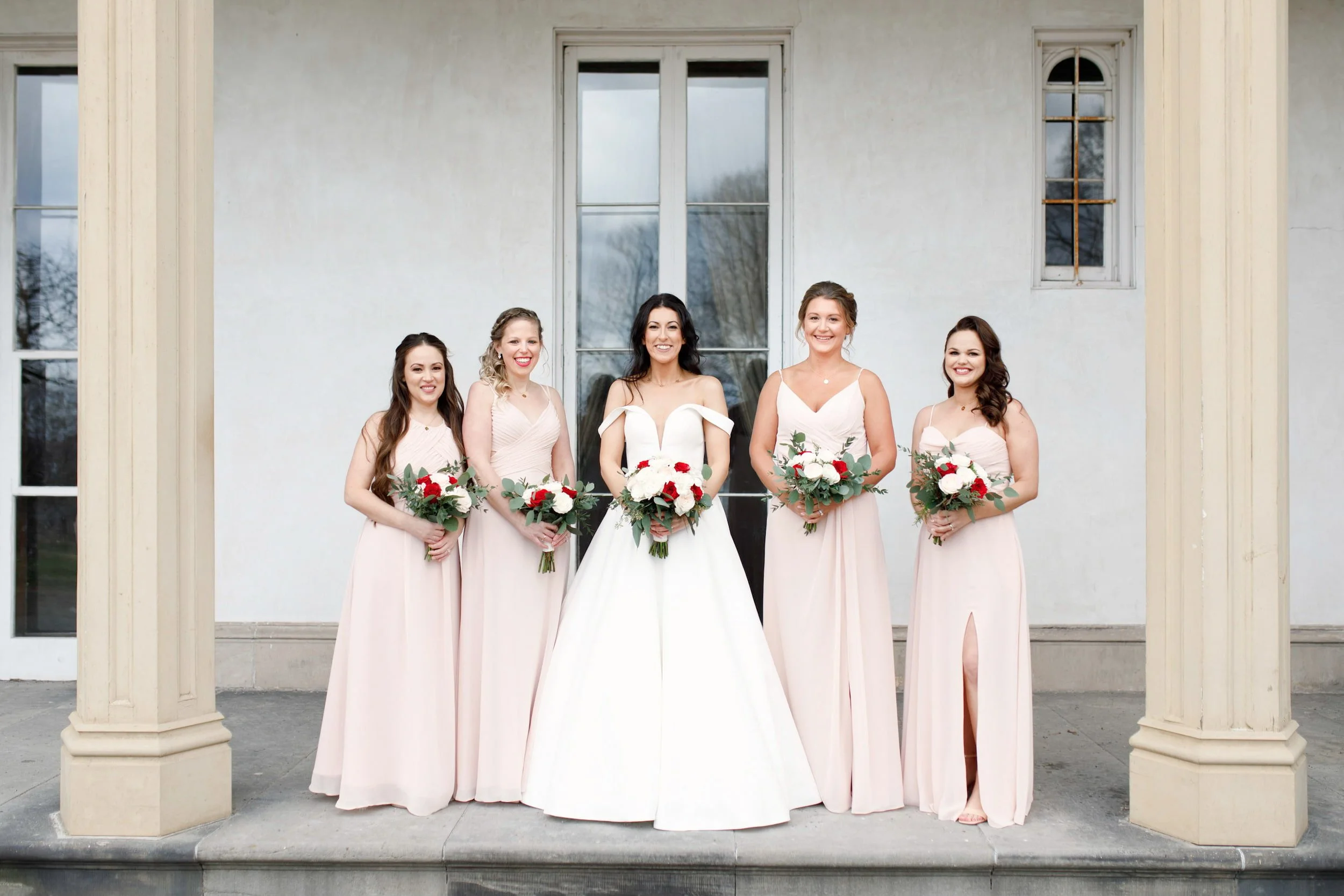 Bridesmaids portrait at Dundurn Castle white façade