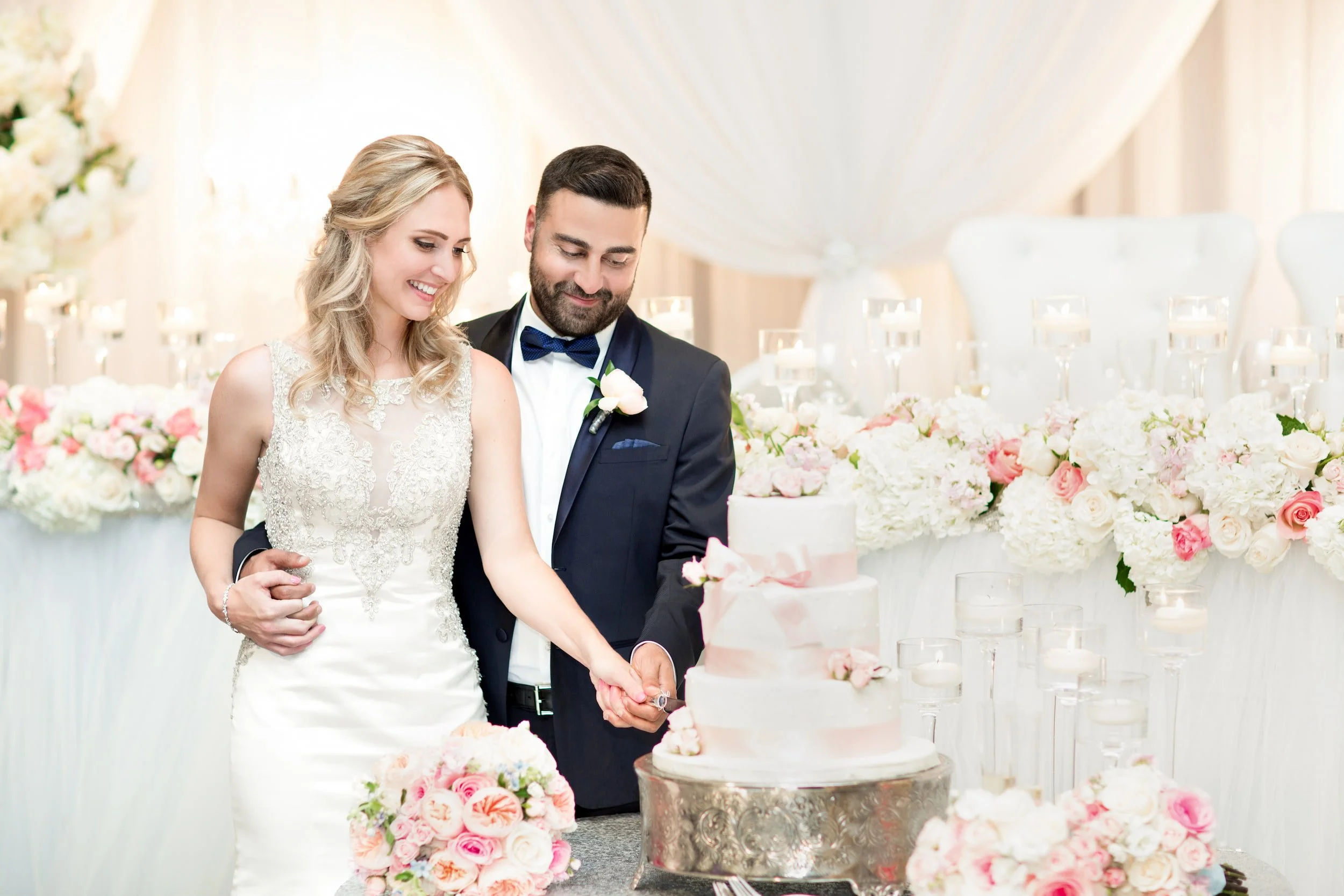 Bride and groom cutting their wedding cake at the Arlington Estate in Vaughan