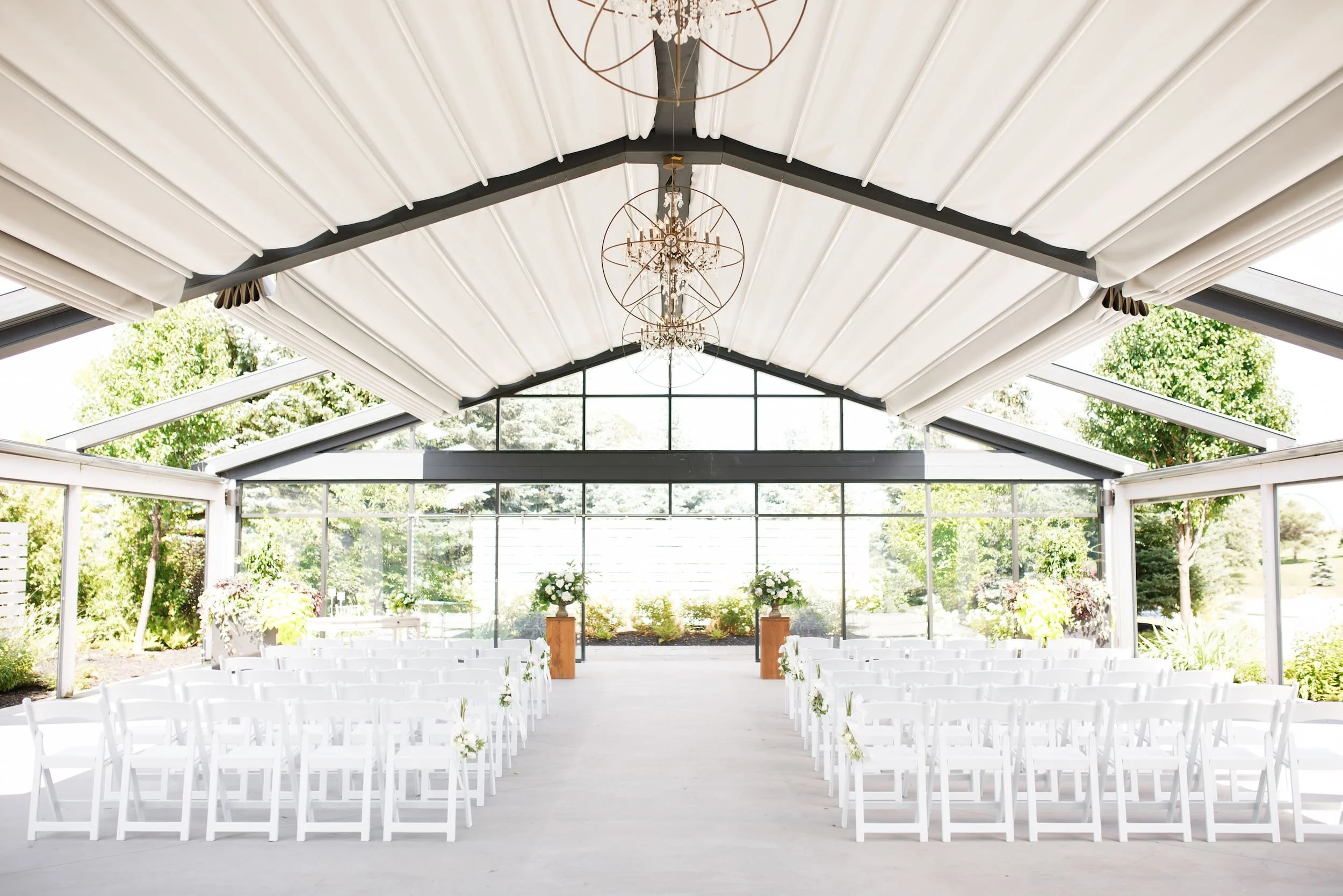 White canopy ceremony space at Whistle Bear Golf Club in Cambridge, Ontario