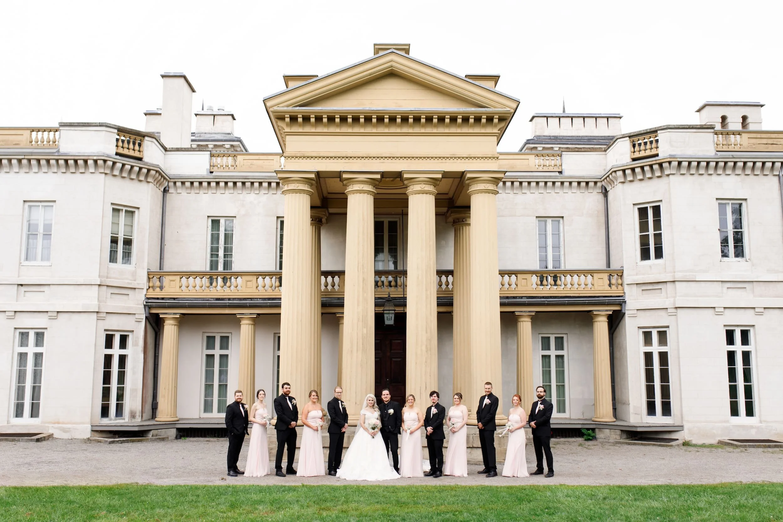 Wide façade portrait of Dundurn Castle wedding party