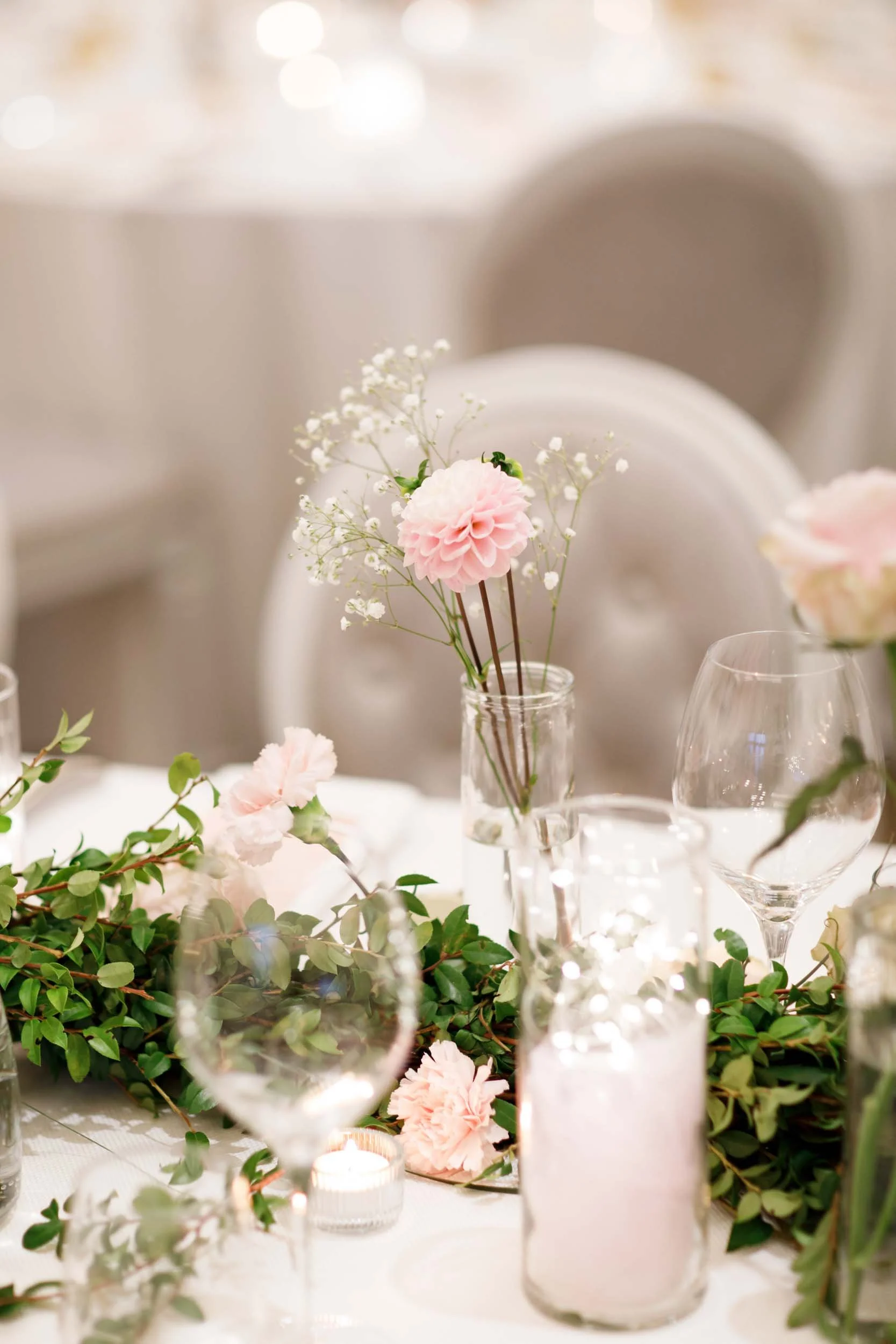 Floral reception table styling at the Arlington Estate in Vaughan