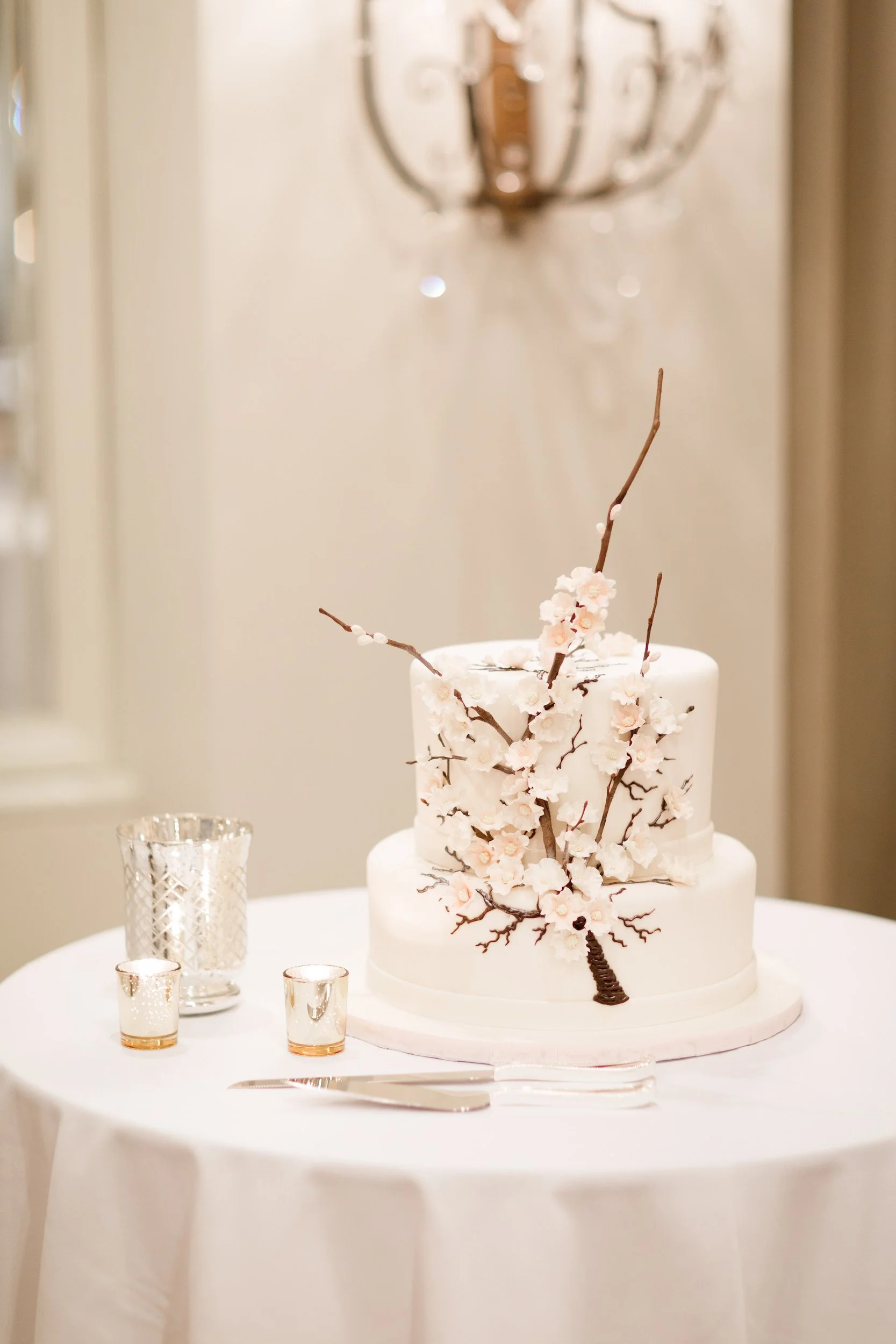 Wedding cake detail at Omni King Edward Hotel reception
