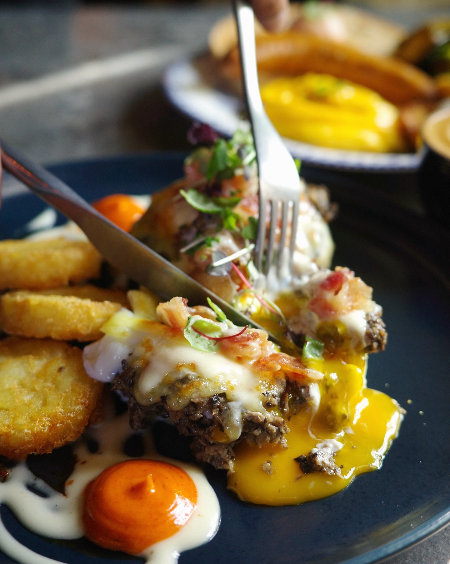 Ooze, there it is&hellip; Brunch magic in every yolk ✨