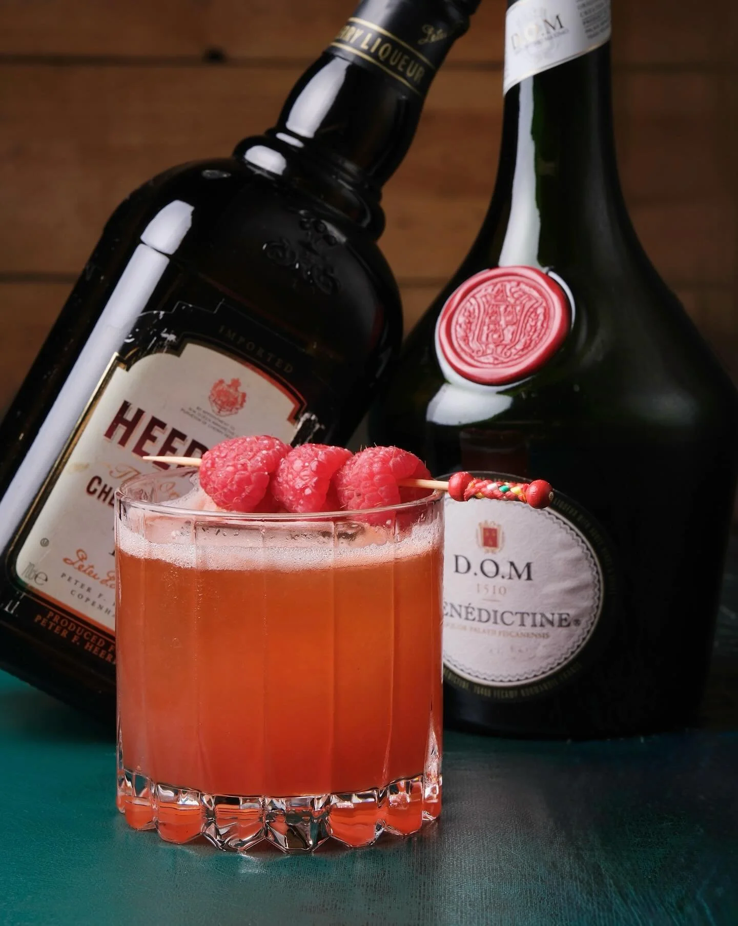 Our Singapore Sling is the race week refresher you need to beat the heat! Only here in Symmetry, only this week ❤️