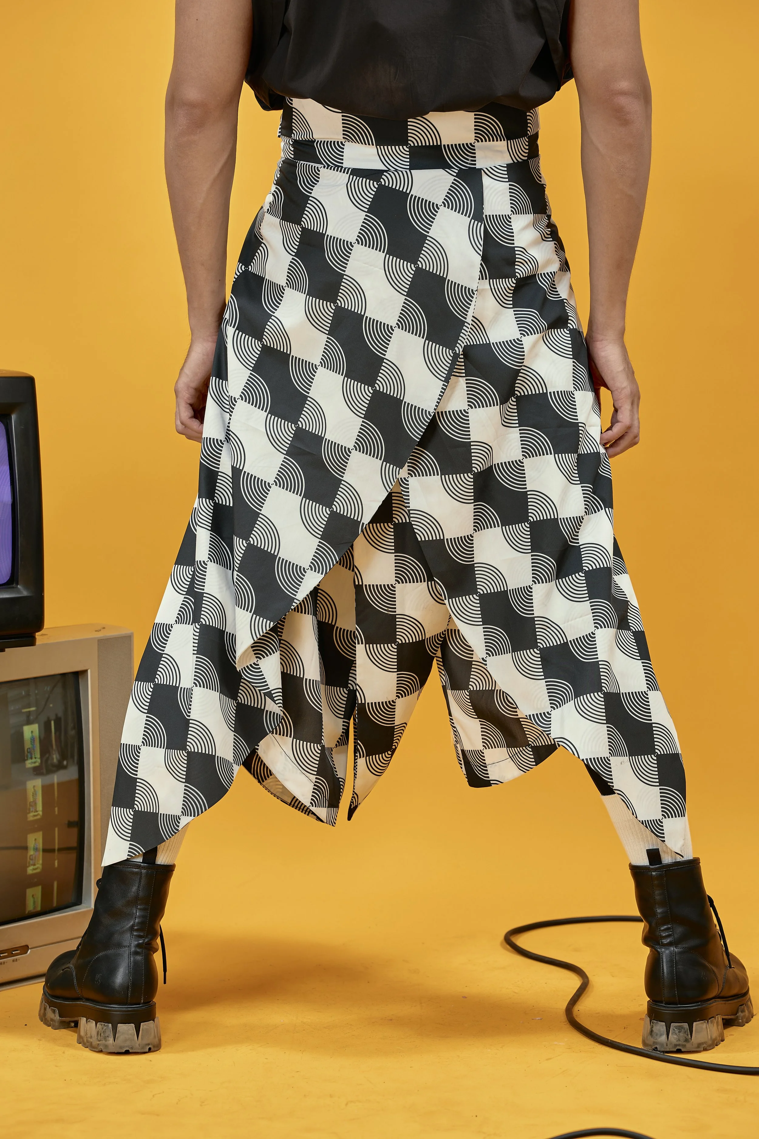 INFDARK Asymmetric Printed Wide Shorts  Black-White (22).jpg