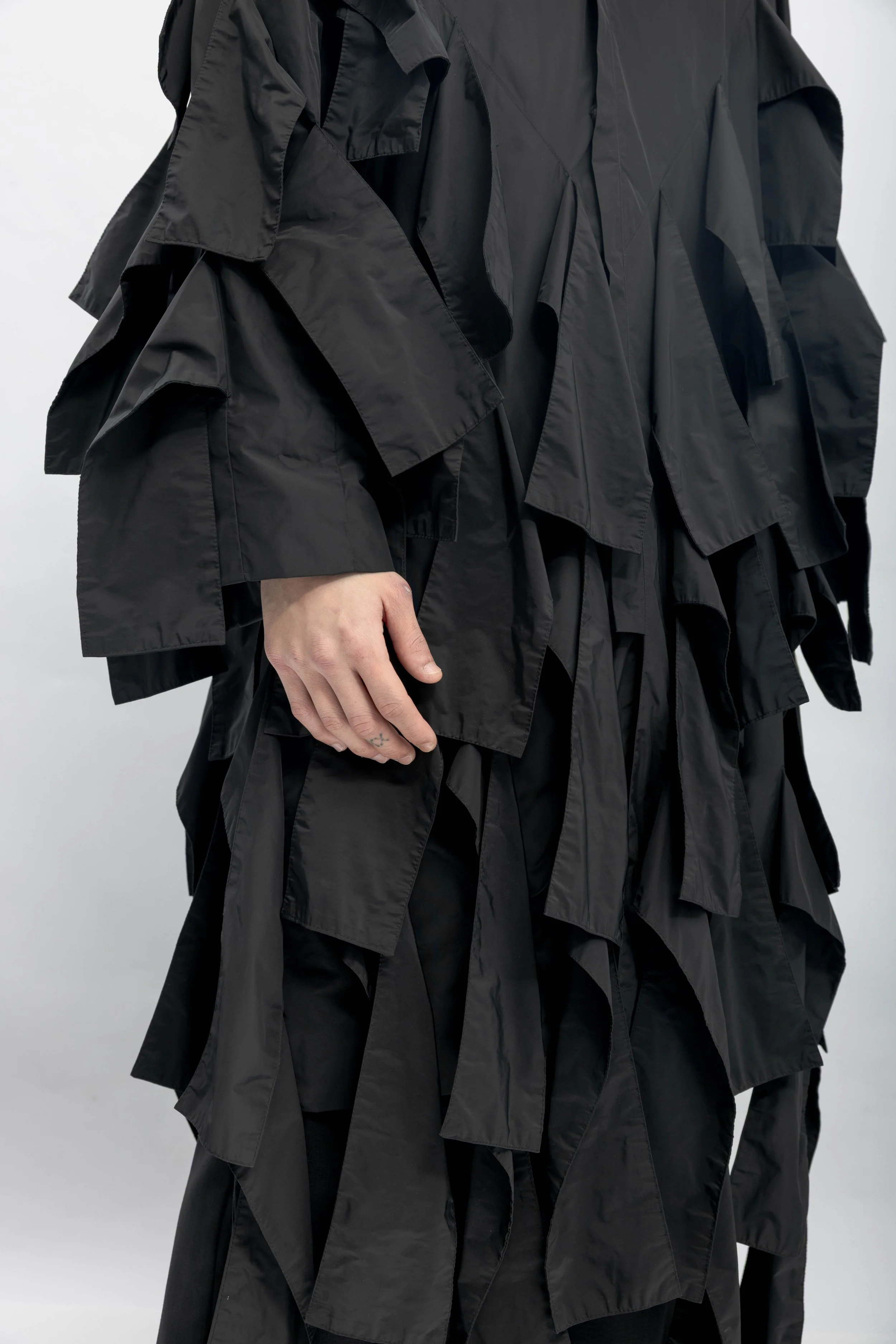 INF Wing-Contour Sculpted Long Jacket (14).jpg