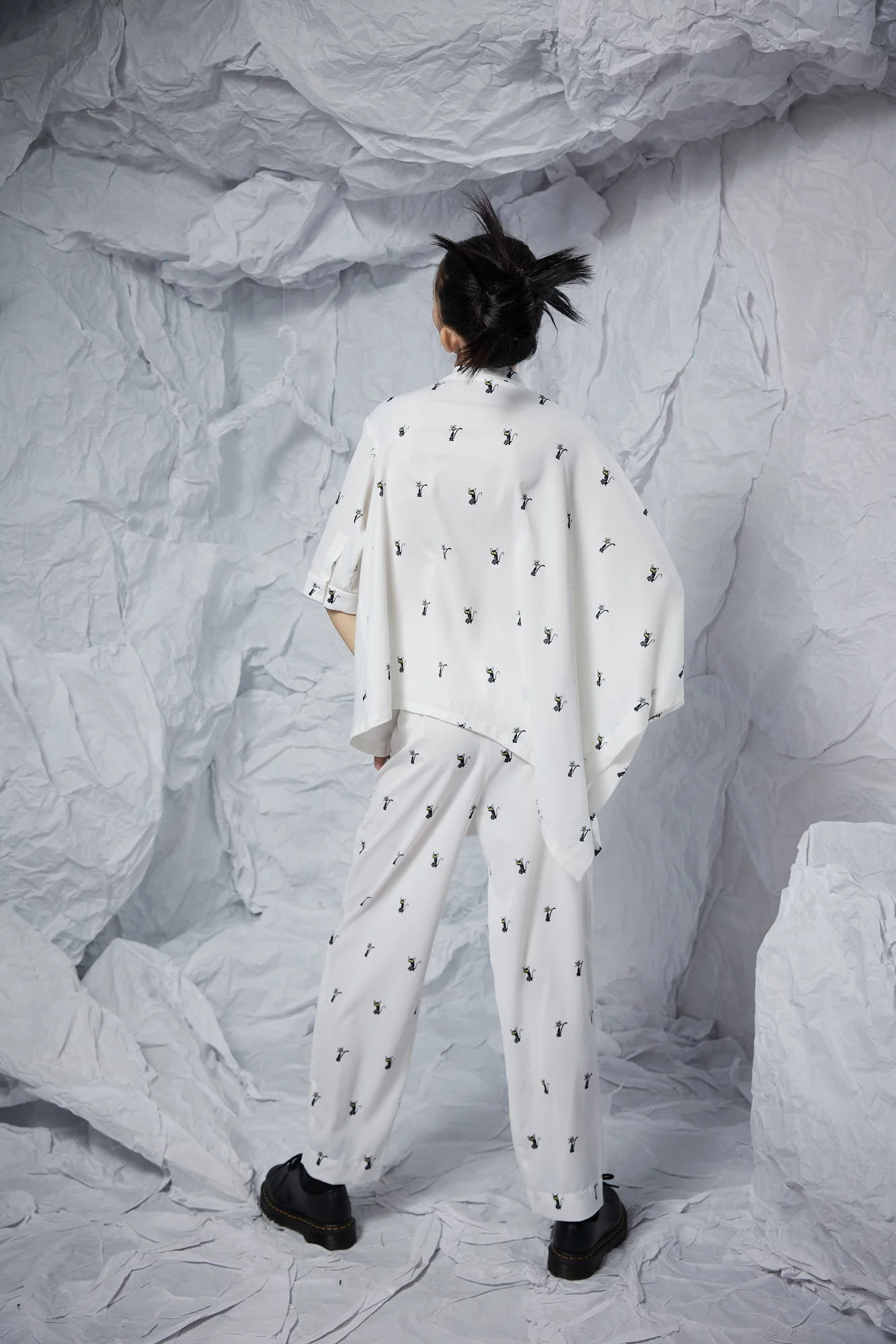 INF 《魔法阿媽》聯名款不對稱短袖襯衫 (5).jpg