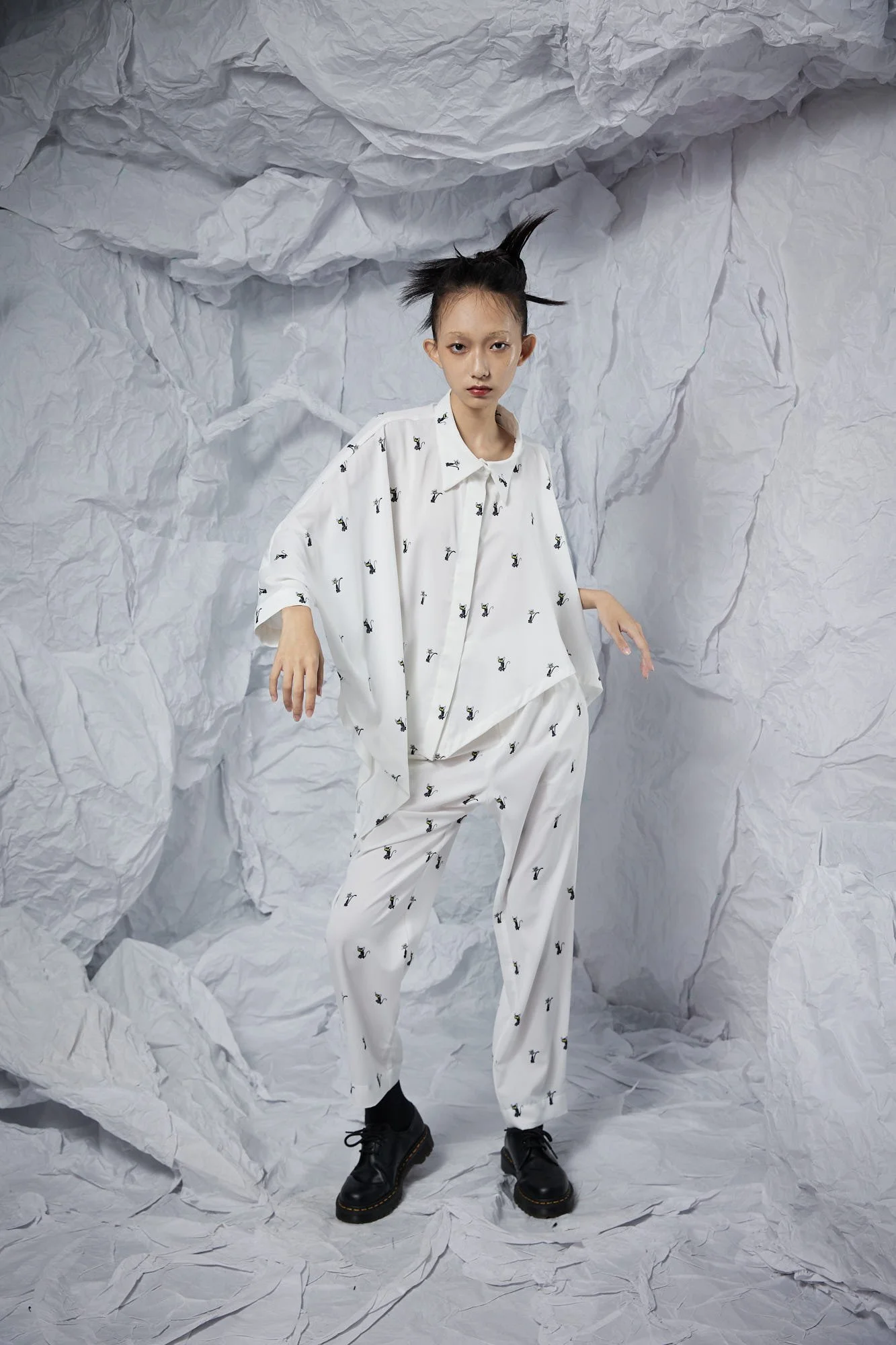 INF 《魔法阿媽》聯名款不對稱短袖襯衫 (3).jpg