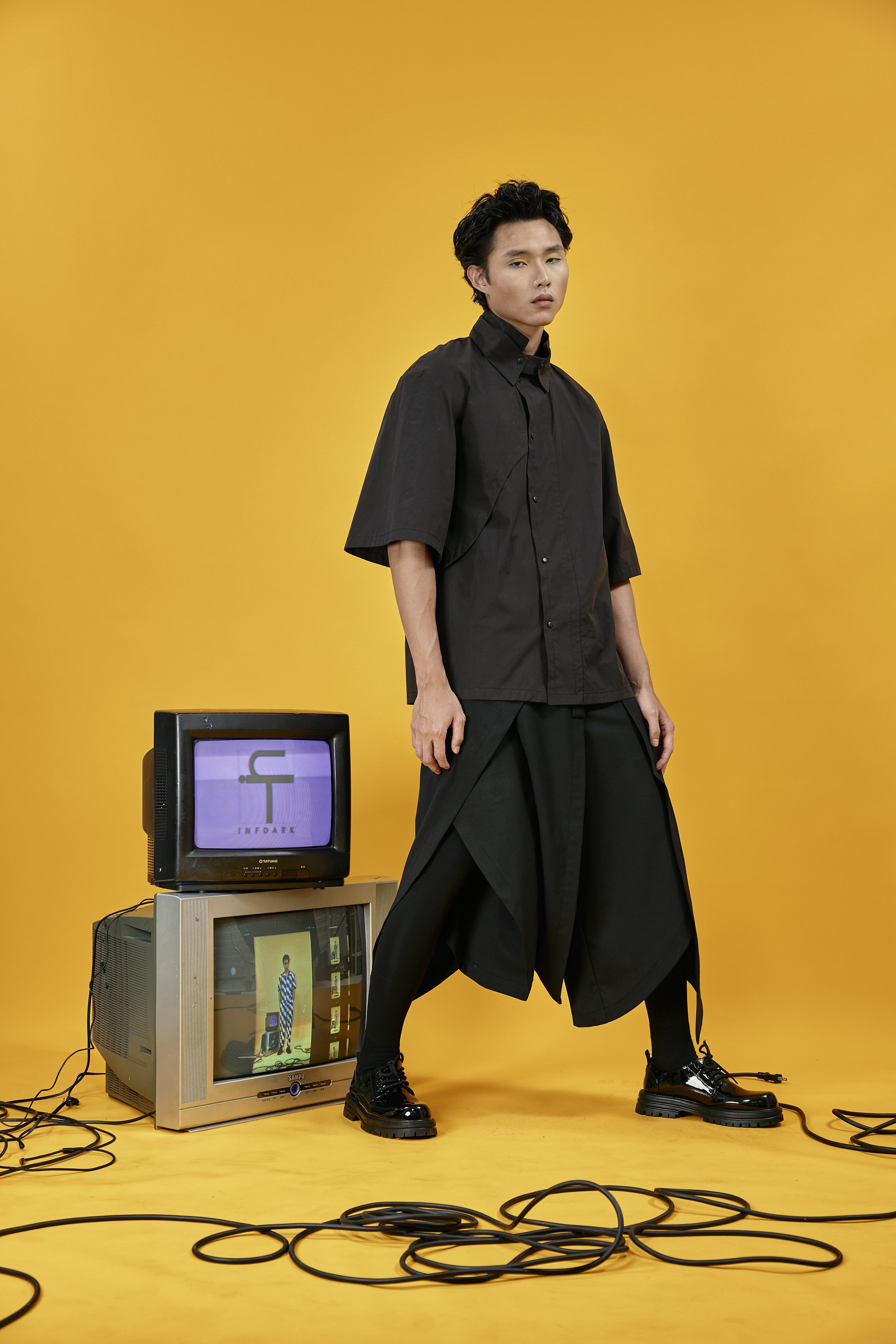 INFDARK Structured Stand-Collar Short Sleeve Shirt  Black (3).jpg
