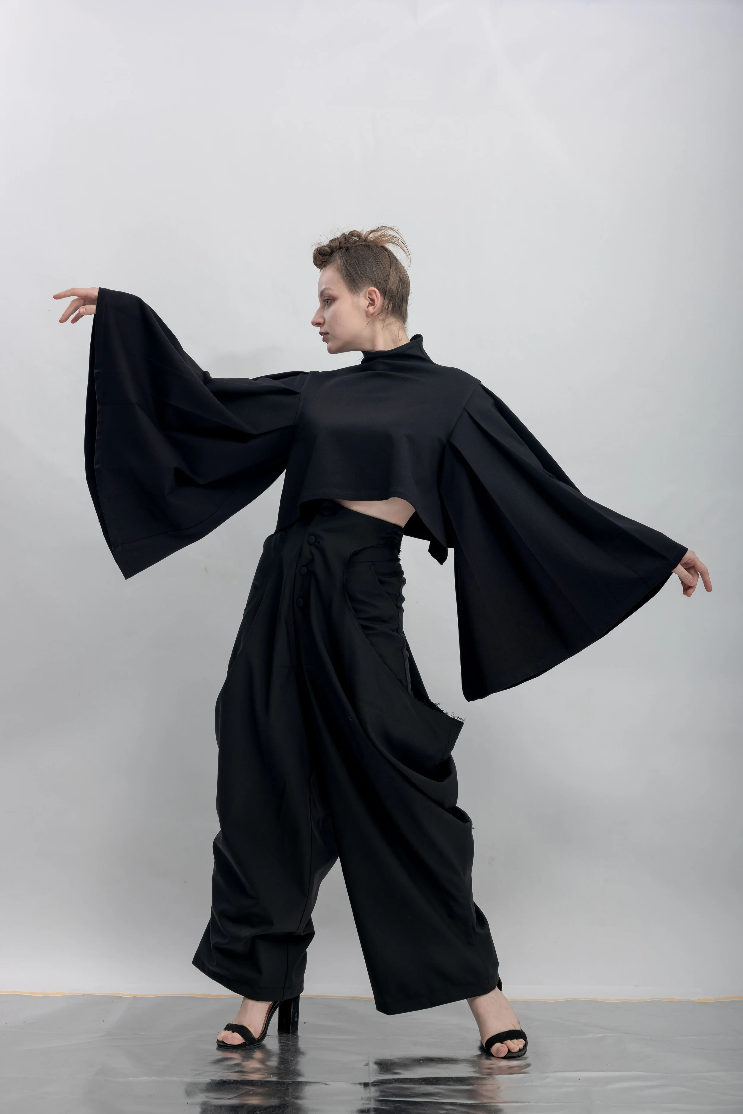 INF Raven Raven Kimono Sleeve Cropped Top / Black