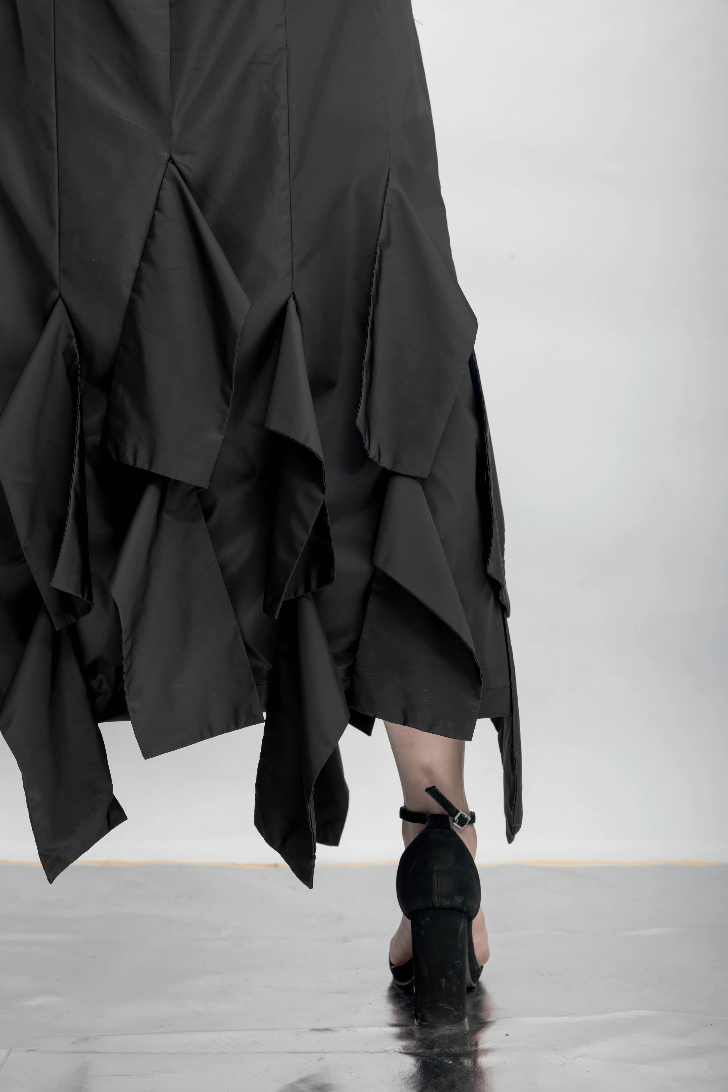 INF Wing-Contour Sculpted Long Skirt (13).jpg