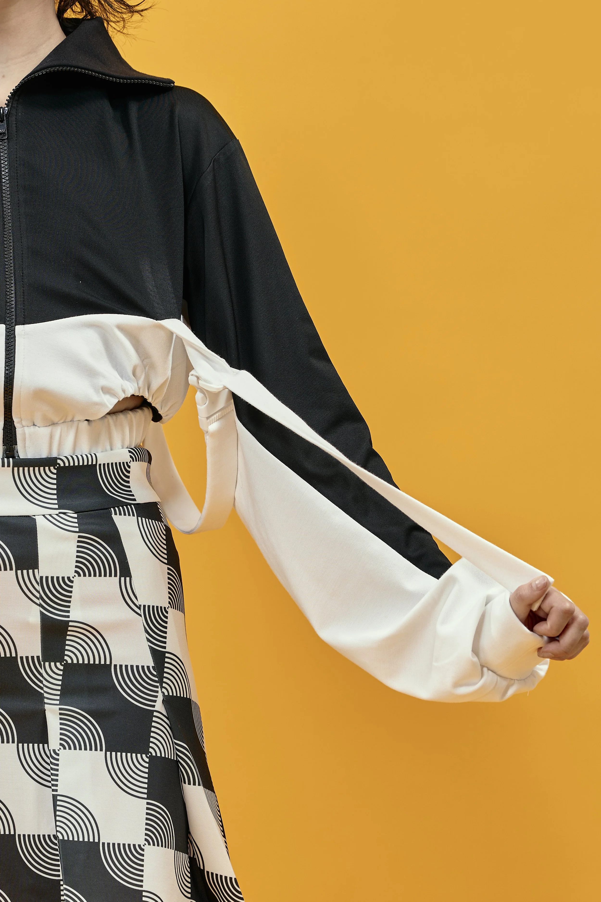 INFDARK Cropped Cut-Out Jacket  Black-White (1).jpg