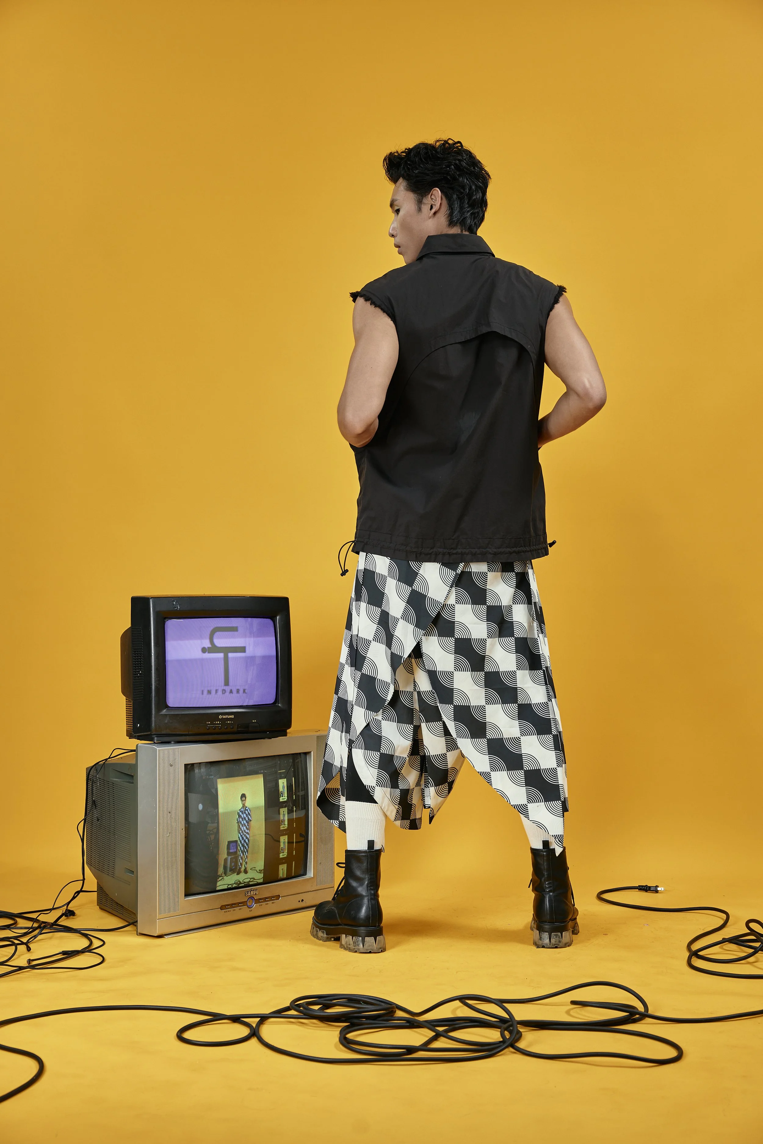INFDARK  Sleeveless Vintage Shirt  Black (4).jpg