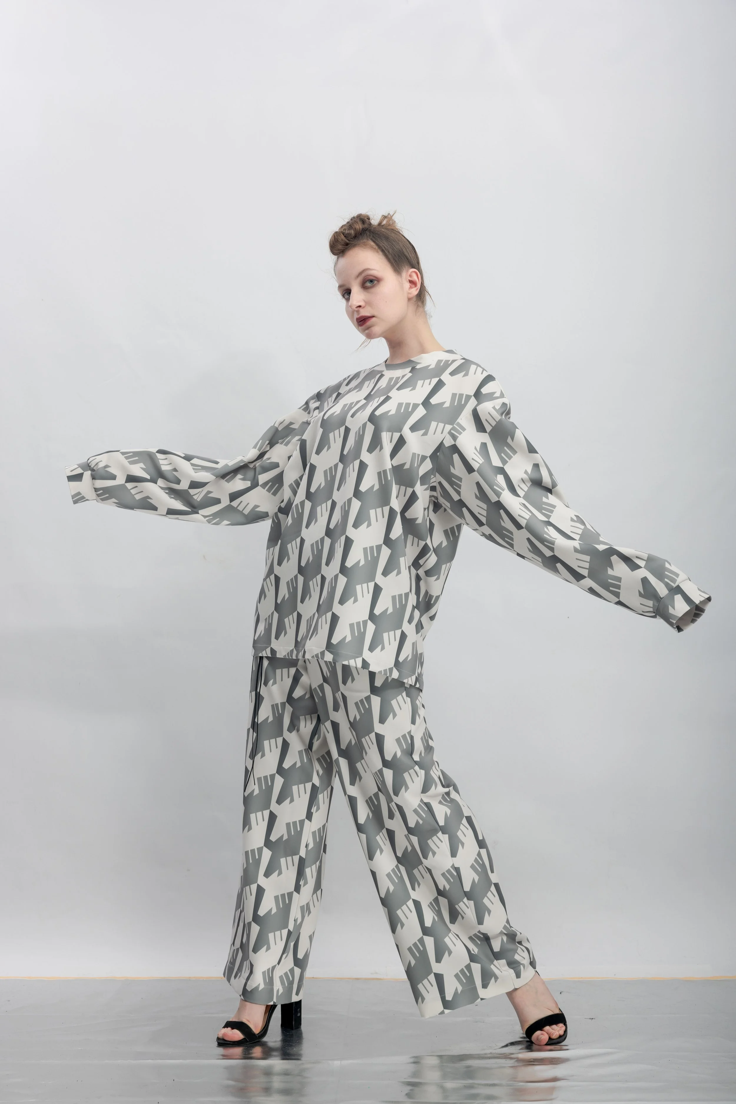 INF Raven Houndstooth Print Sweatshirt  Silent Gray (24).jpg