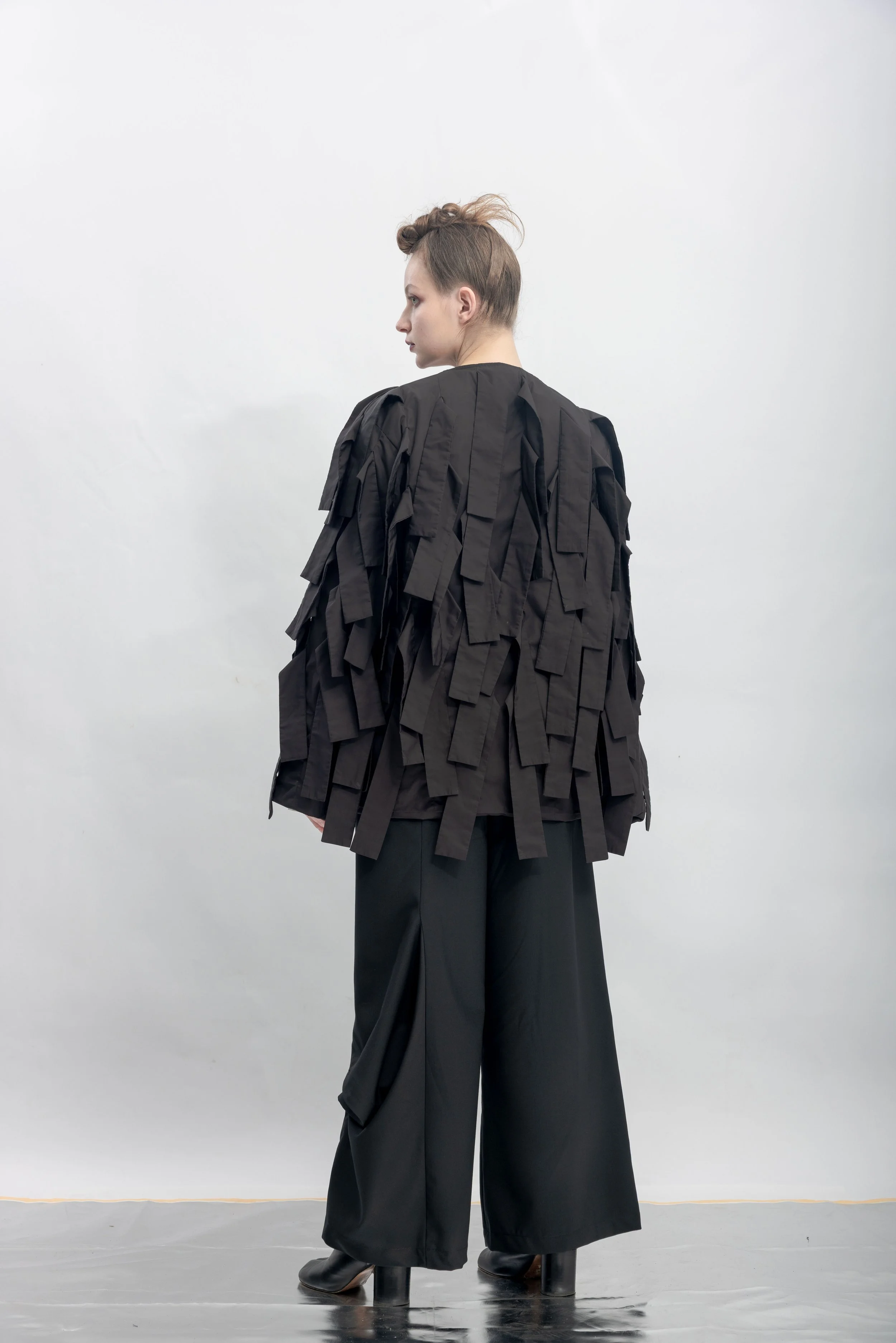 INF  Wing-Contour Sculpted Cropped Jacket (9).jpg