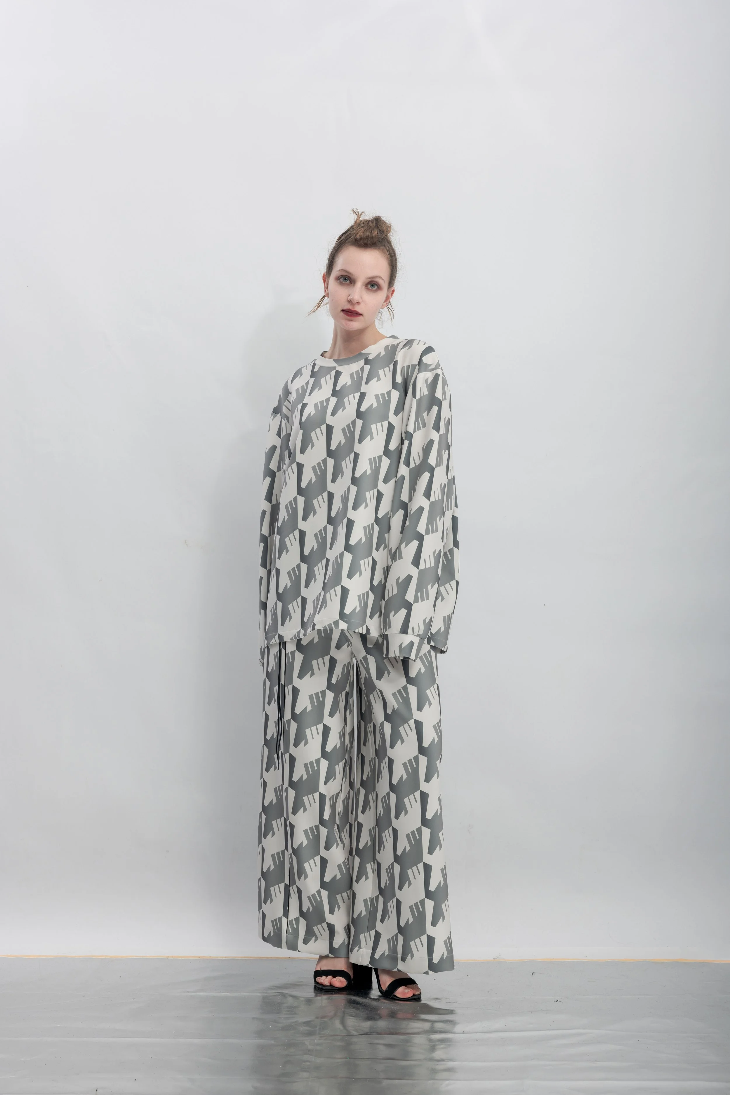 INF Raven Houndstooth Print Sweatshirt  Silent Gray (16).jpg