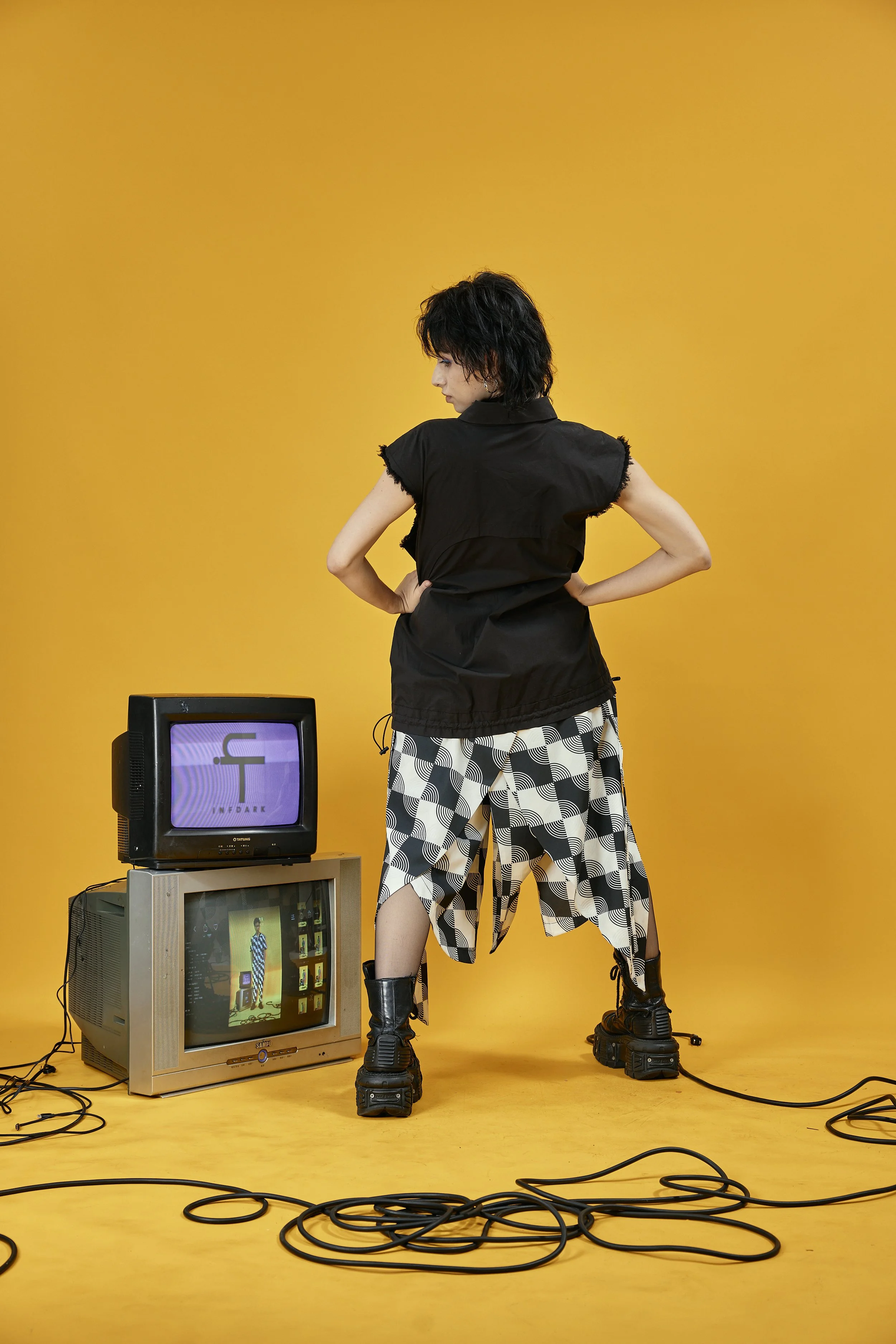 INFDARK  Sleeveless Vintage Shirt  Black (13).jpg