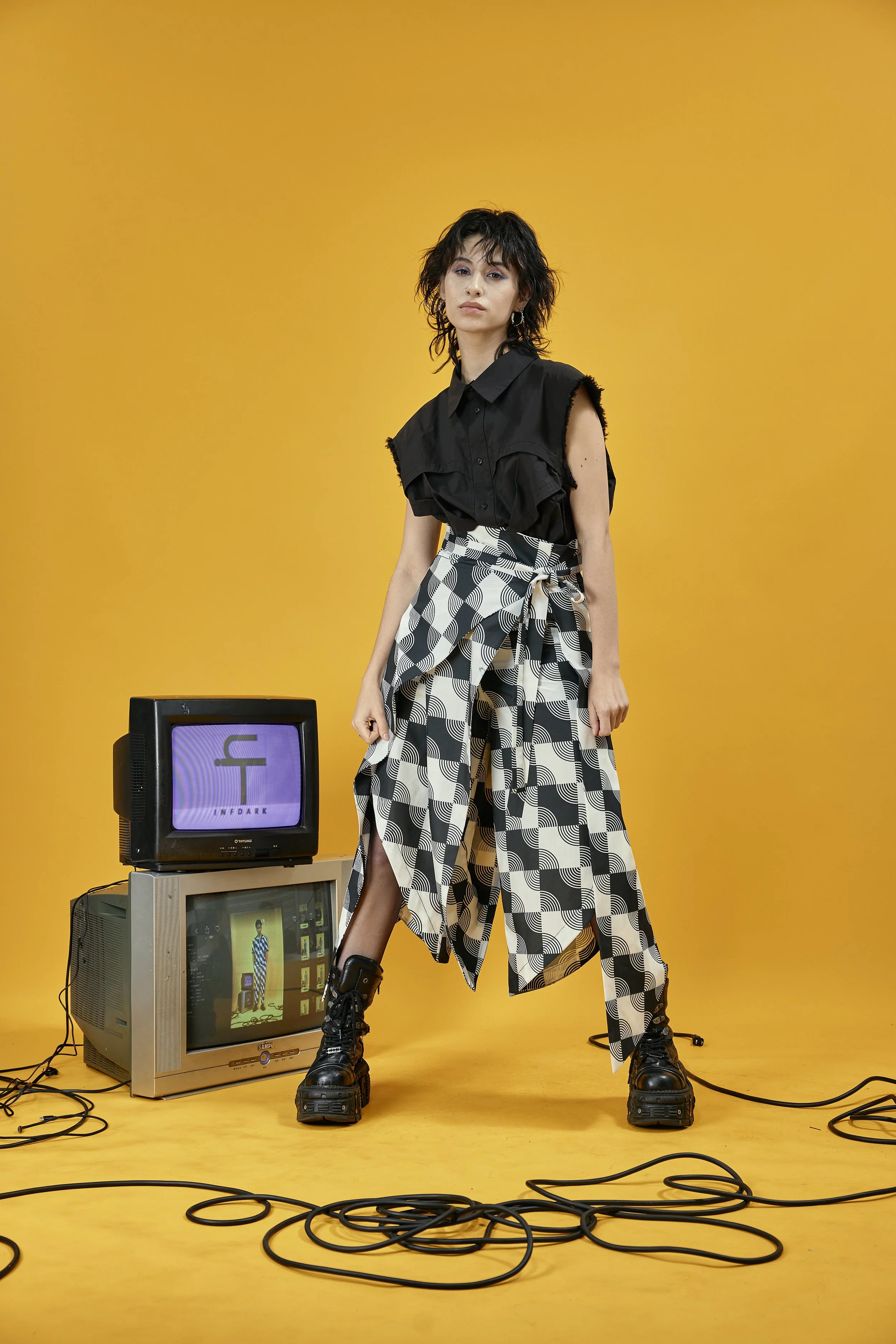 INFDARK Asymmetric Printed Wide Shorts  Black-White (8).jpg