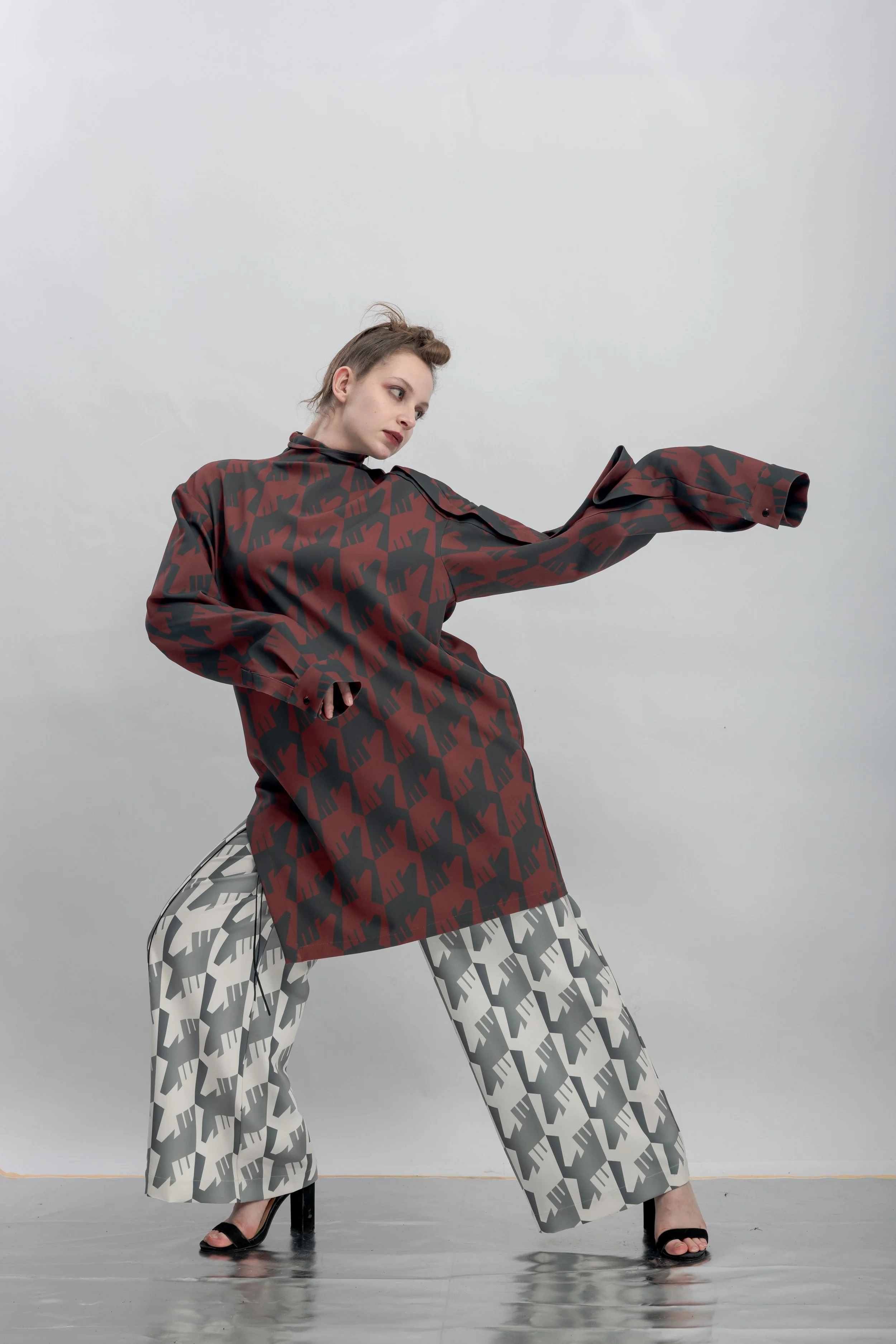 INF Deconstructed One-Sleeve Stand Collar Printed Top  Silent Gray (24).jpg