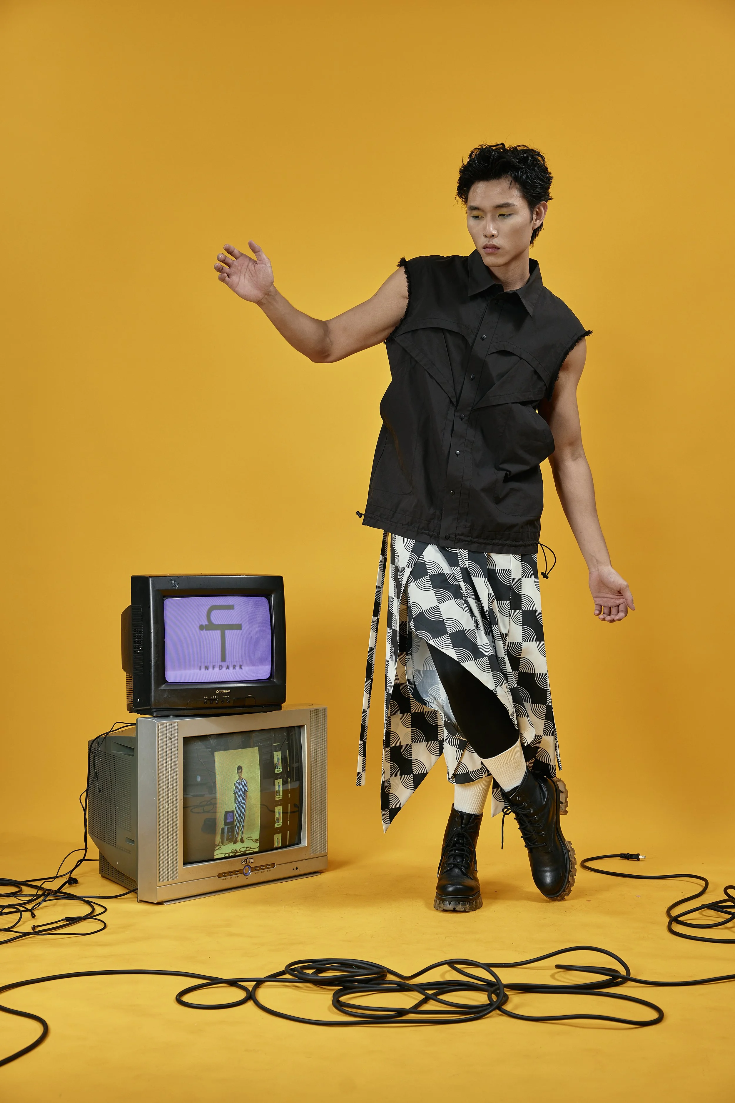 INFDARK  Sleeveless Vintage Shirt  Black (7).jpg