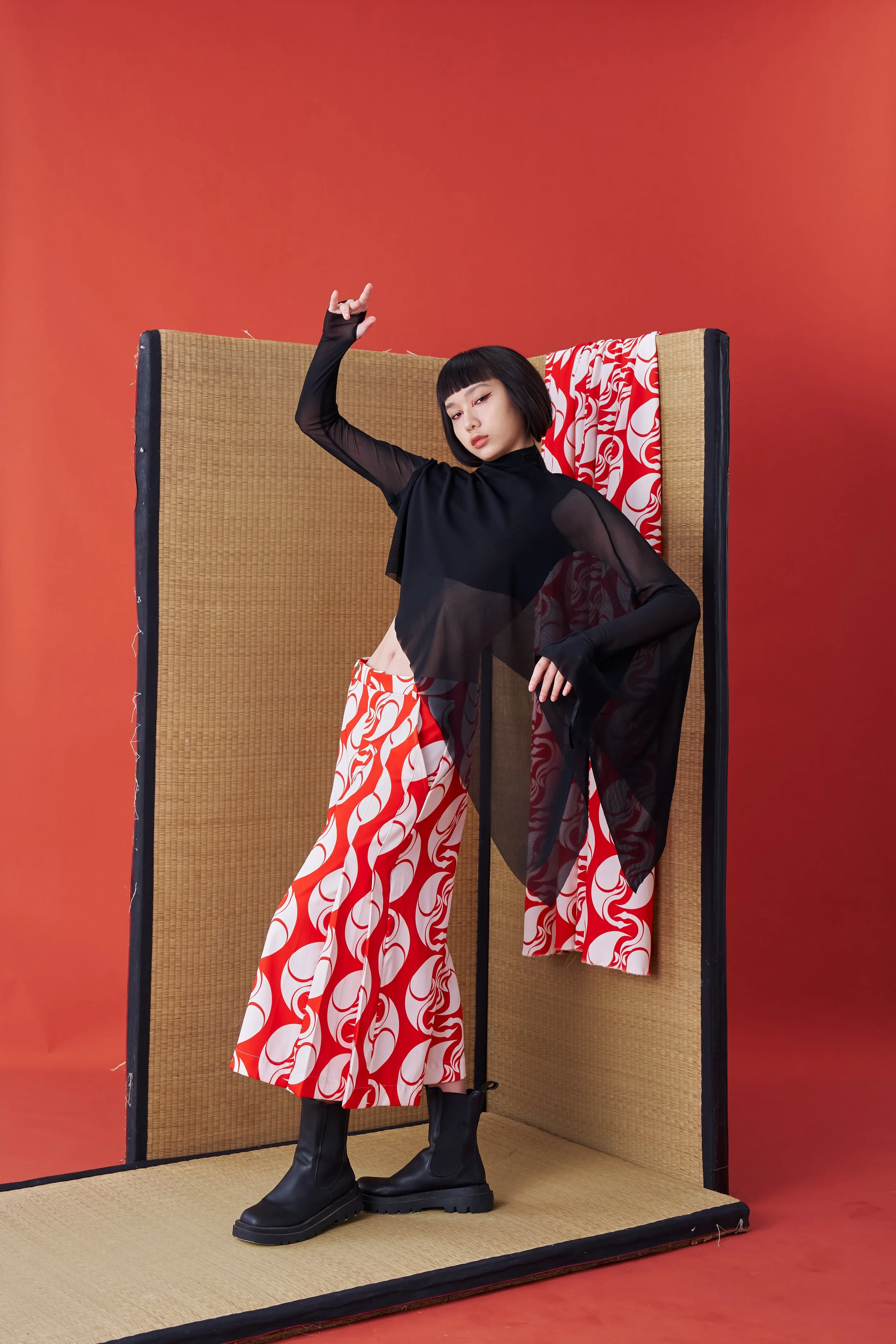 INF  Asymmetric Double-Layered Diagonal Sheer Chiffon (Black)