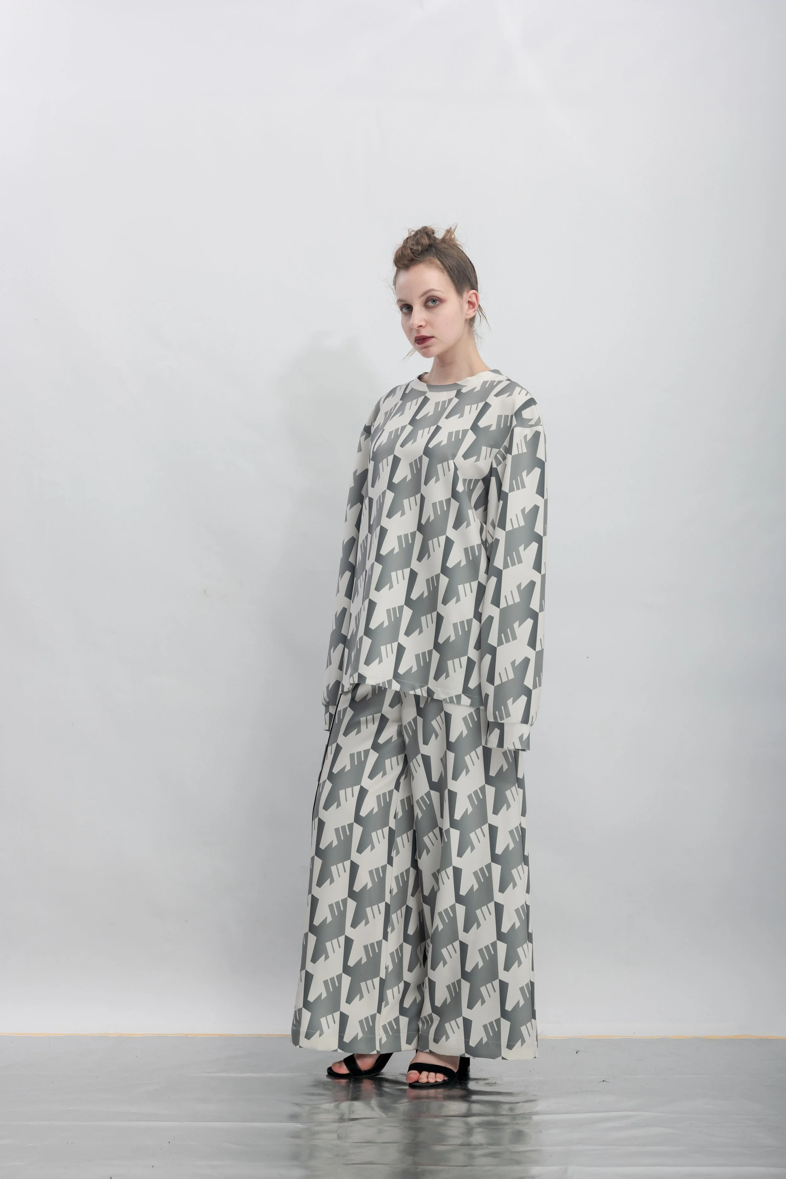 INF Raven Houndstooth Print Sweatshirt  Silent Gray (17).jpg