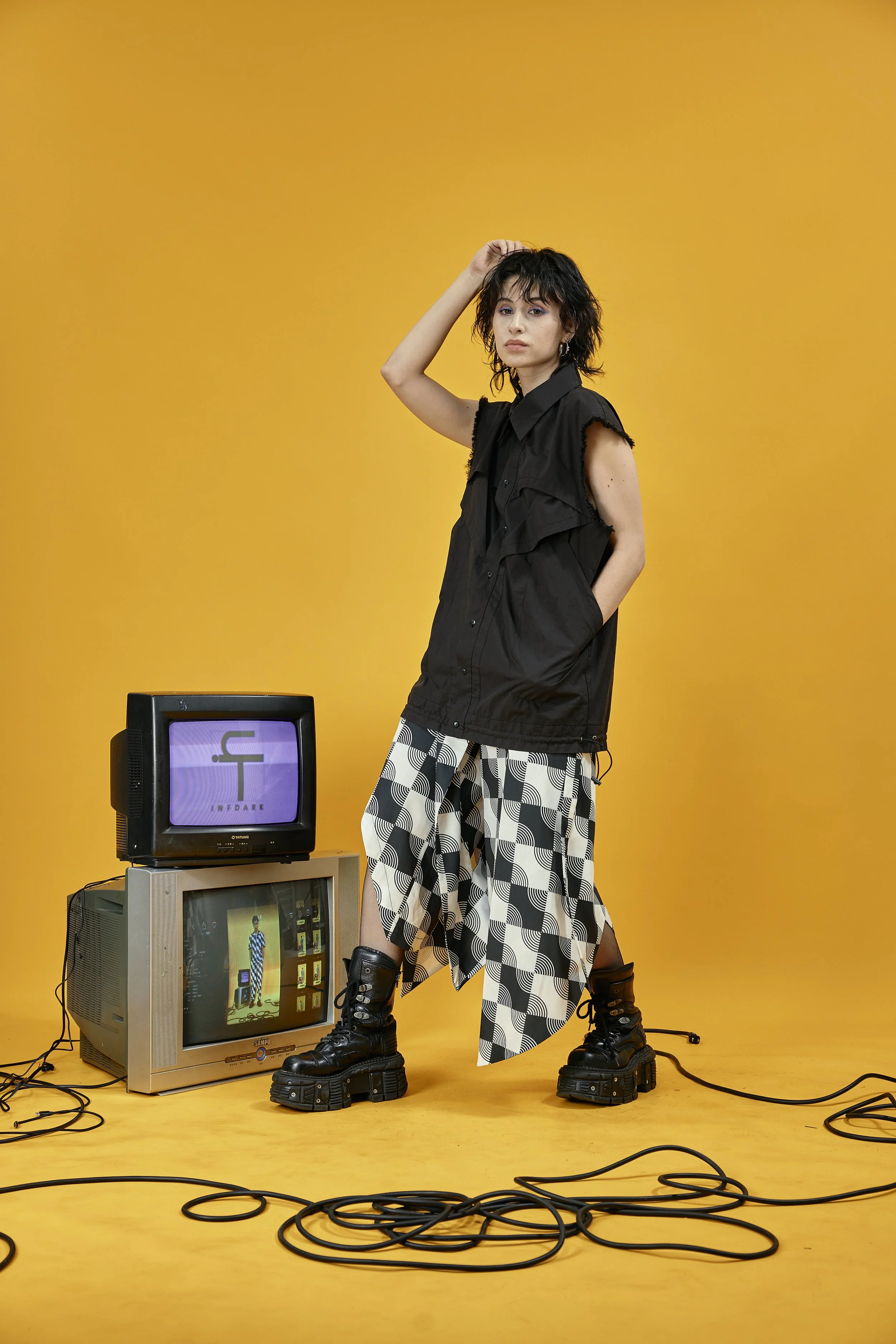 INFDARK  Sleeveless Vintage Shirt  Black (11).jpg
