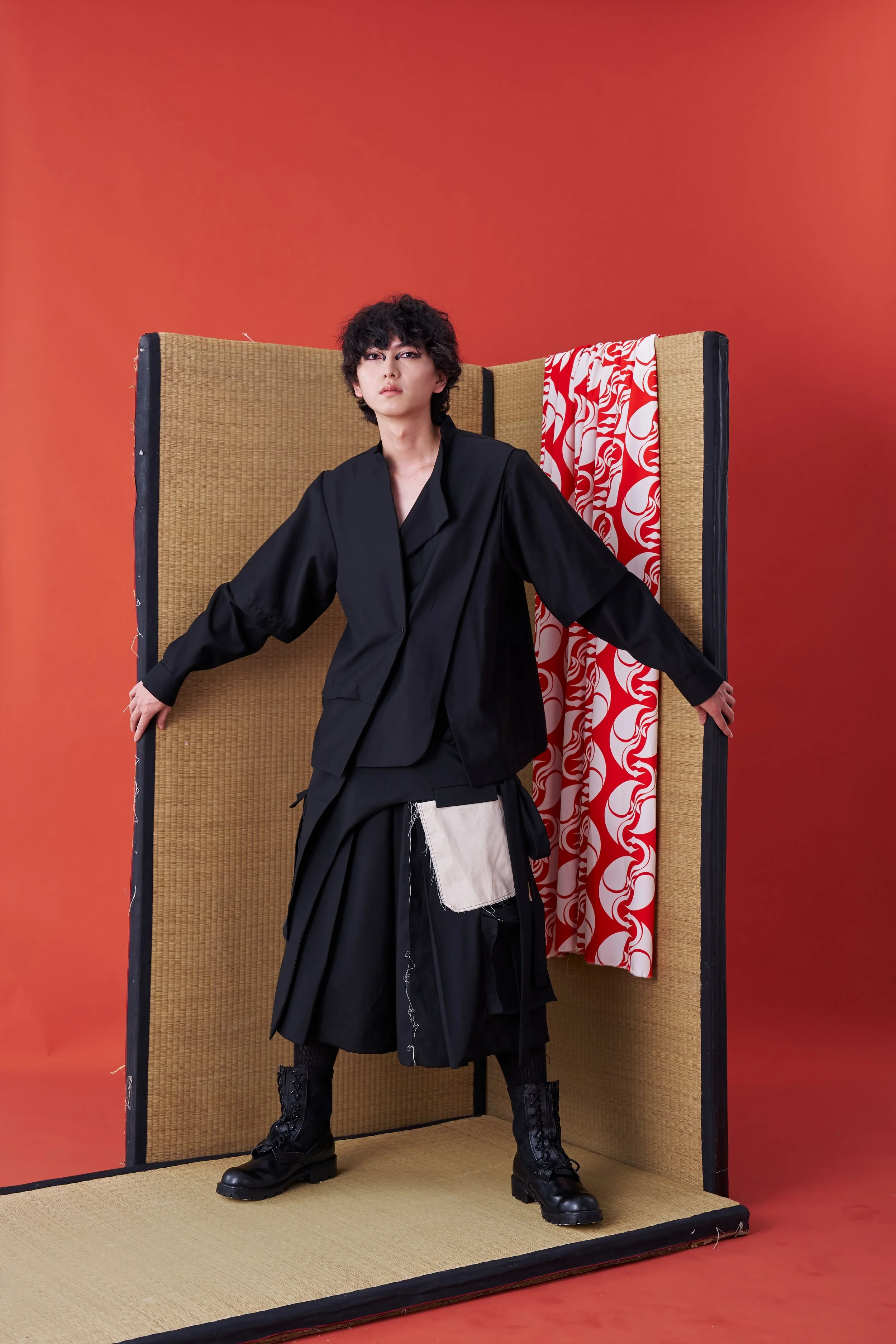 INF   Multi-layered Deconstructed Sleeve Shirt (Black)