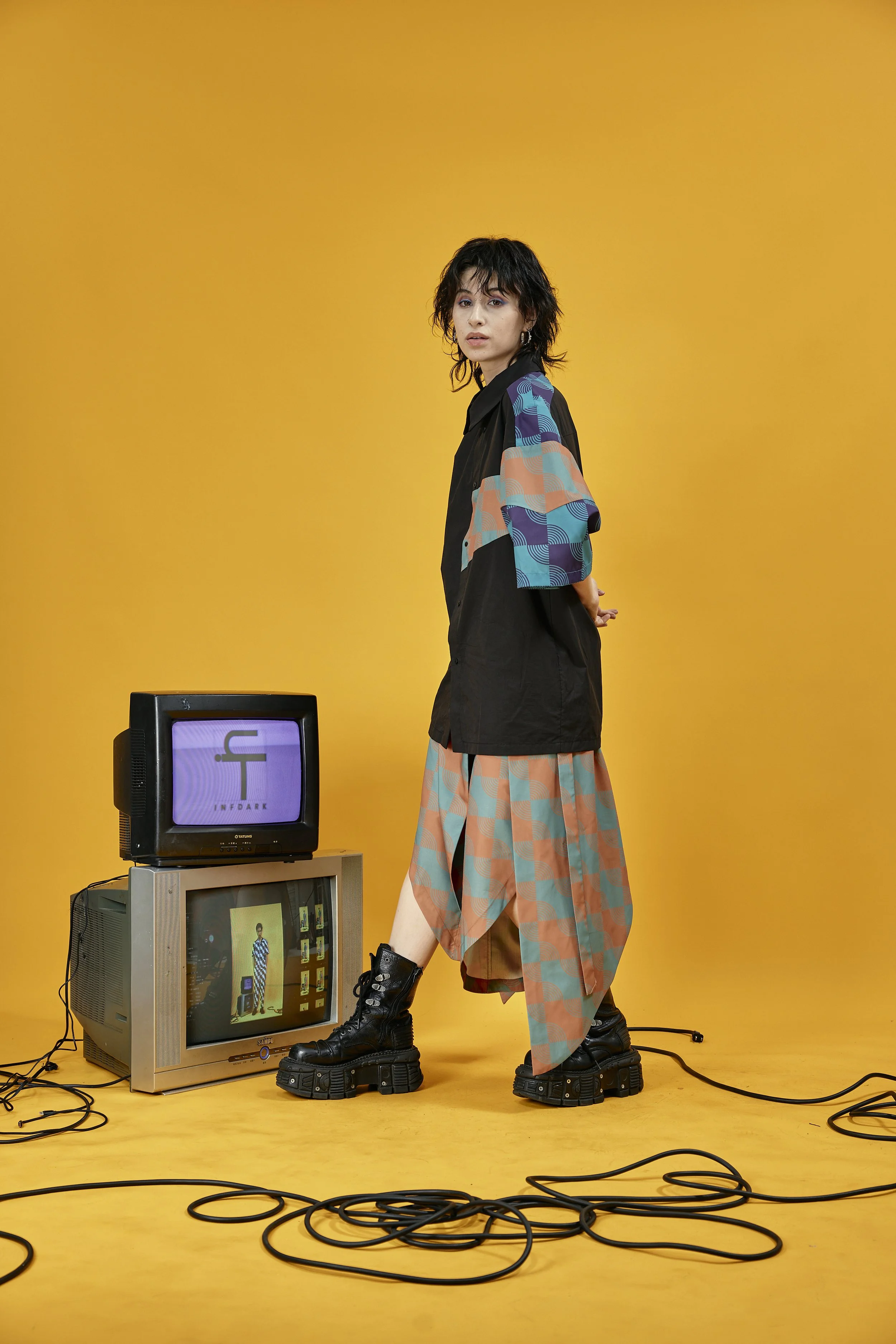 INFDARK Geometric Sleeve Patchwork Short Sleeve Shirt (8).jpg