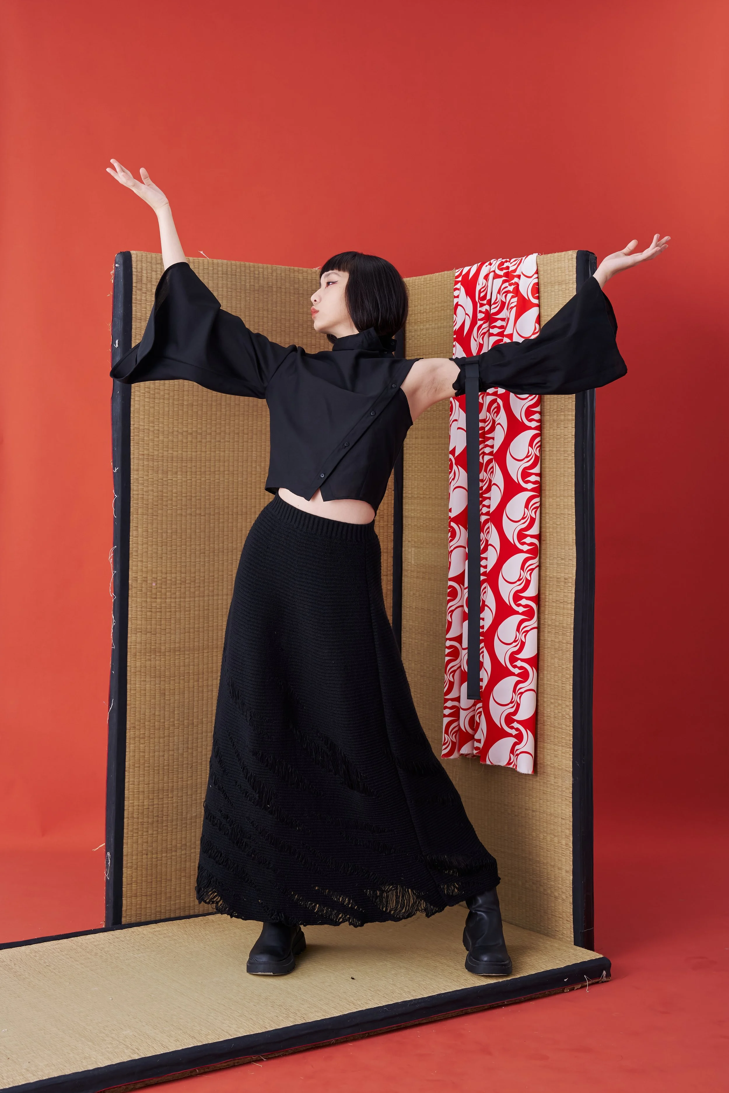  Deconstructed Short-Sleeve Shirt with Faux Front Placket (4).jpg