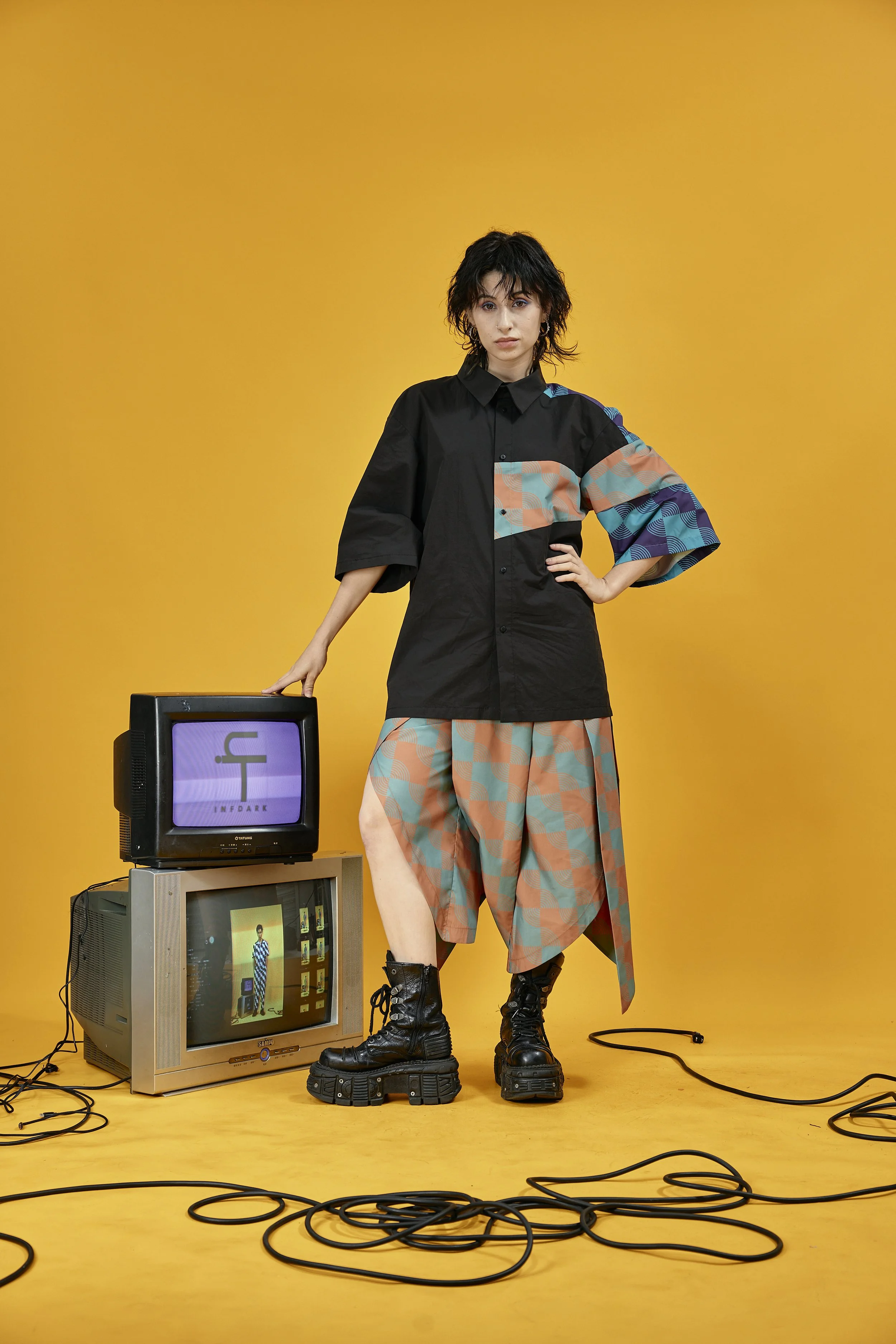 INFDARK Geometric Sleeve Patchwork Short Sleeve Shirt (6).jpg