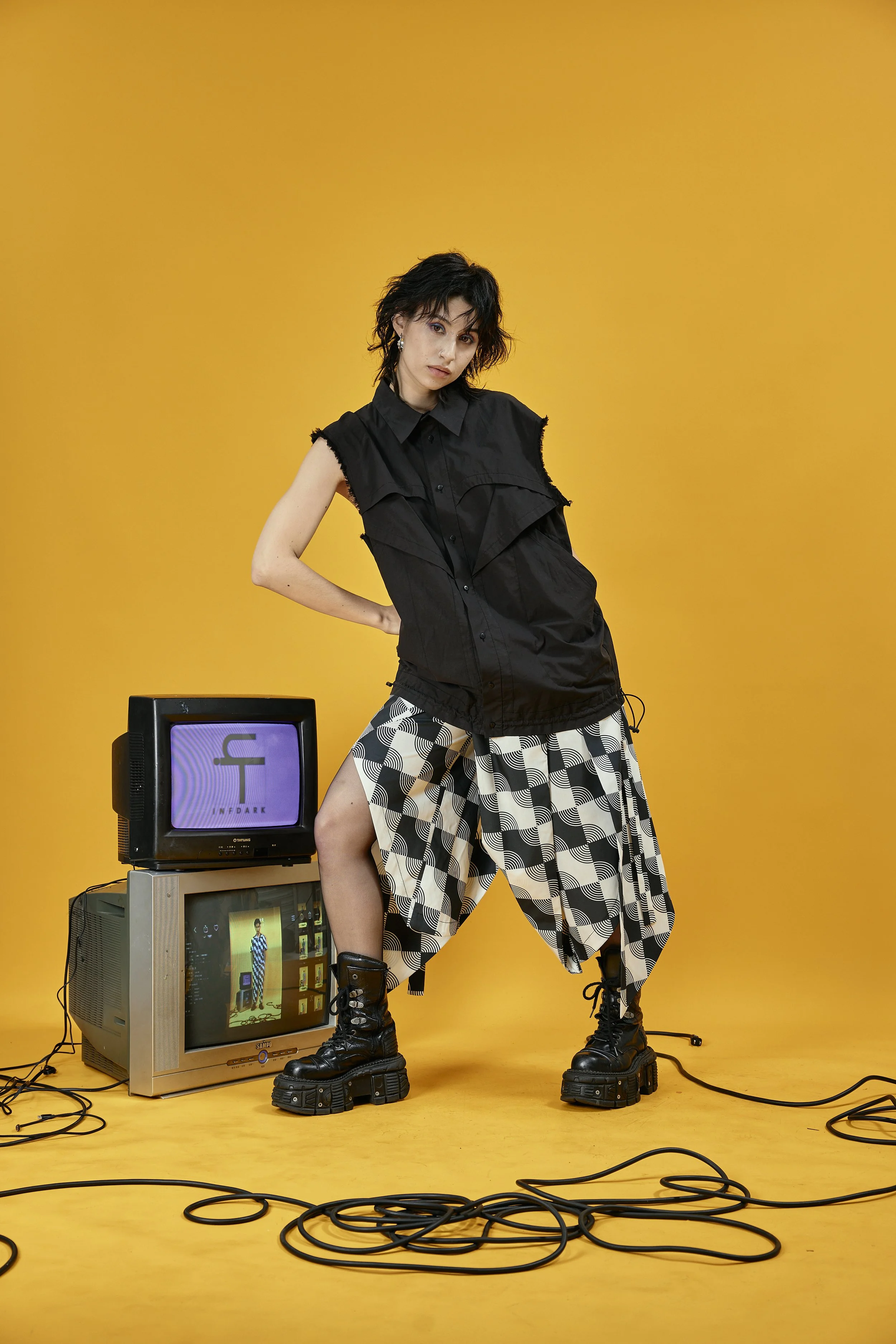INFDARK  Sleeveless Vintage Shirt  Black (12).jpg