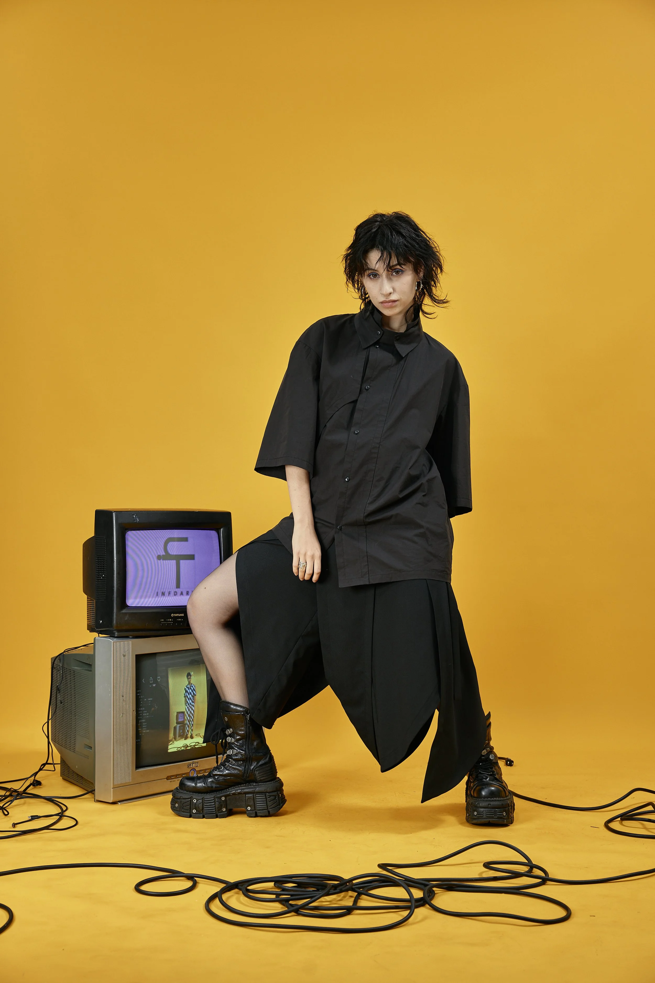 INFDARK Structured Stand-Collar Short Sleeve Shirt  Black (9).jpg