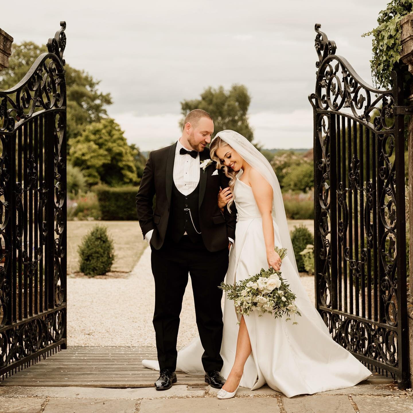 I always love to show a mix of the hero shots (you know the ones that&rsquo;ll go on the wall for when guests visit) and the REAL wedding, the fun, the laughter and the mega. I&rsquo;m so lucky that my couples like to have a laugh so it&rsquo;s just 