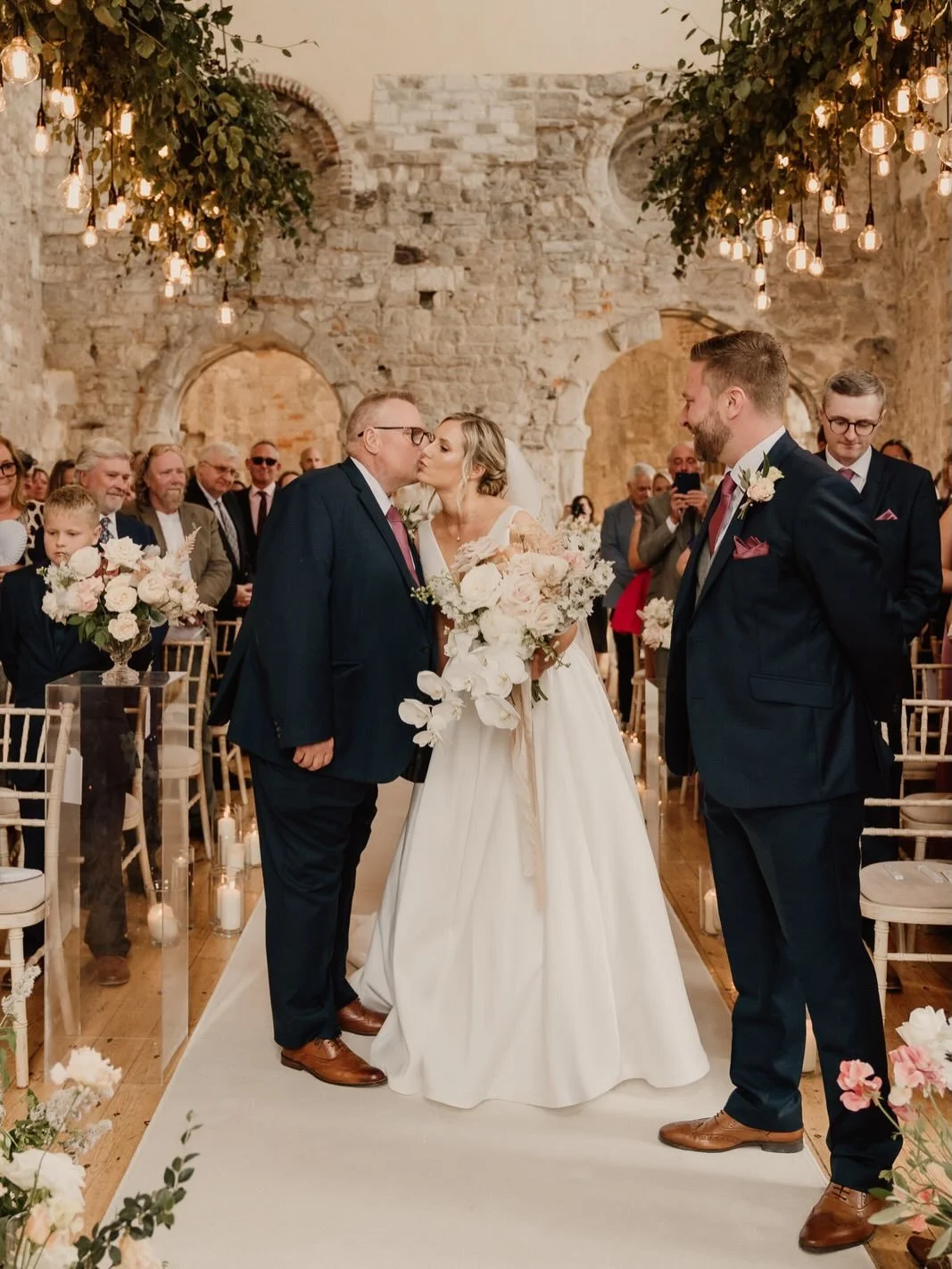 It&rsquo;s high time I did a little post for you wonderful lot and show you some gorgeous pictures from one of my favourite weddings, Mollie and Oliver. These two were a JOY! I cannot make words bold here but I would make that bold if I could because