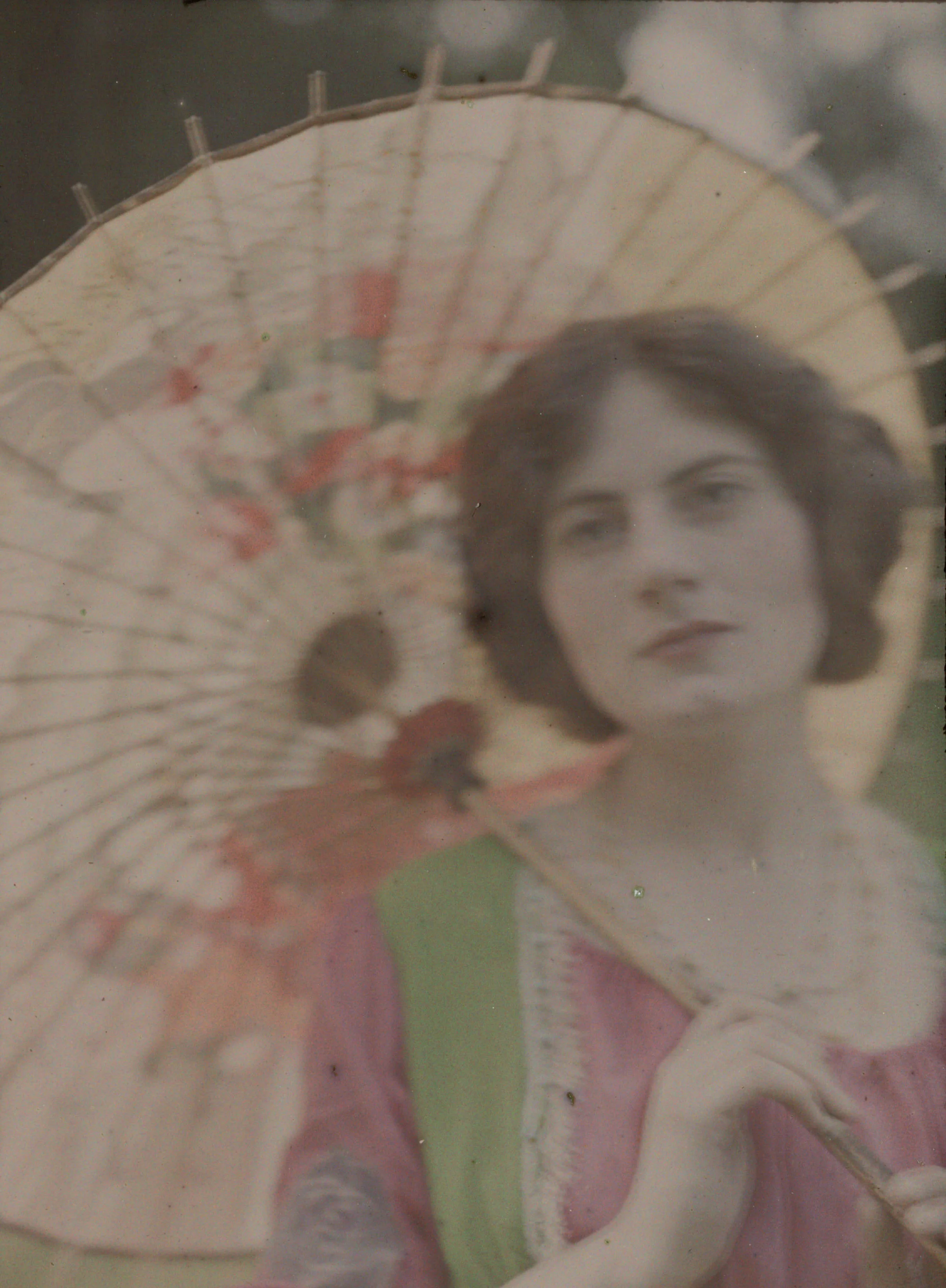 The Japanese Parasol c.1906 , John Cimon Warburg 1867-1931 , Facsimile , 711 x 559 mm , © Royal Photographic Society / National Media Museum/ Science & Society Picture Library