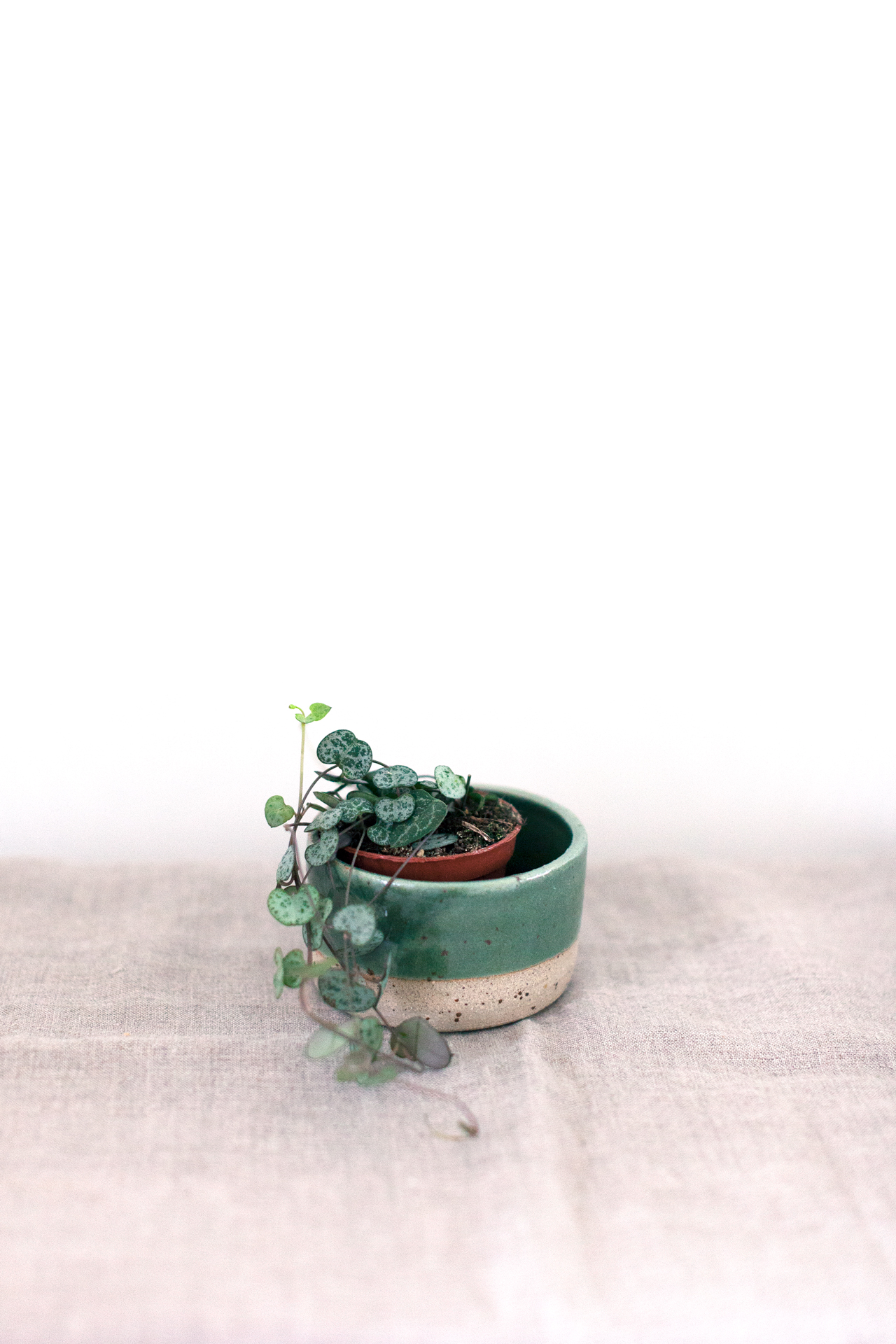 Sayaka-Namba-Ceramics-Small-Vase-Green-With-Flower.jpg