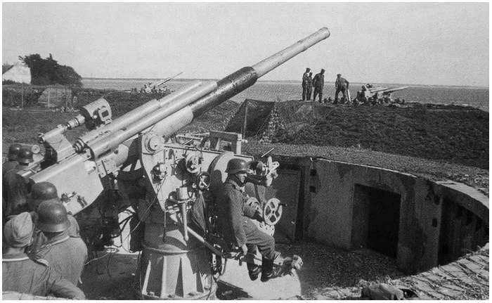 Een voorbeeld van een flak bunker in werking (niet degene in terschelling)